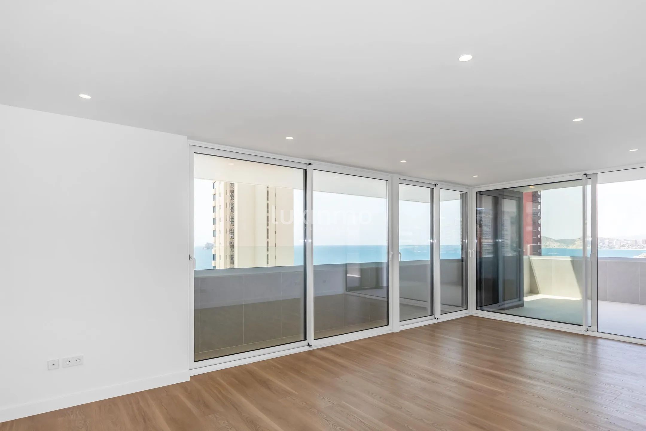 Modern Apartment in Levante Beach — photo 5