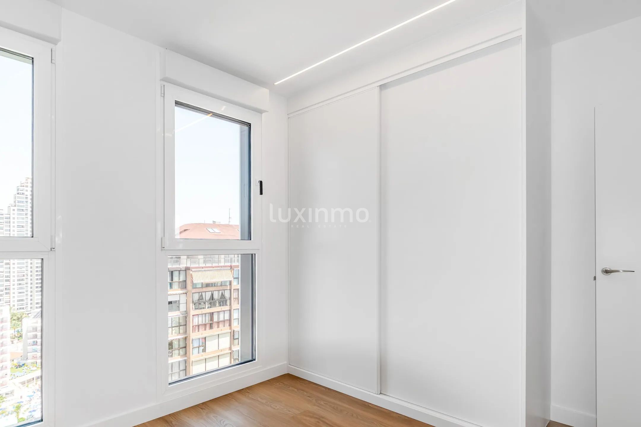 Modern Apartment in Levante Beach — photo 18