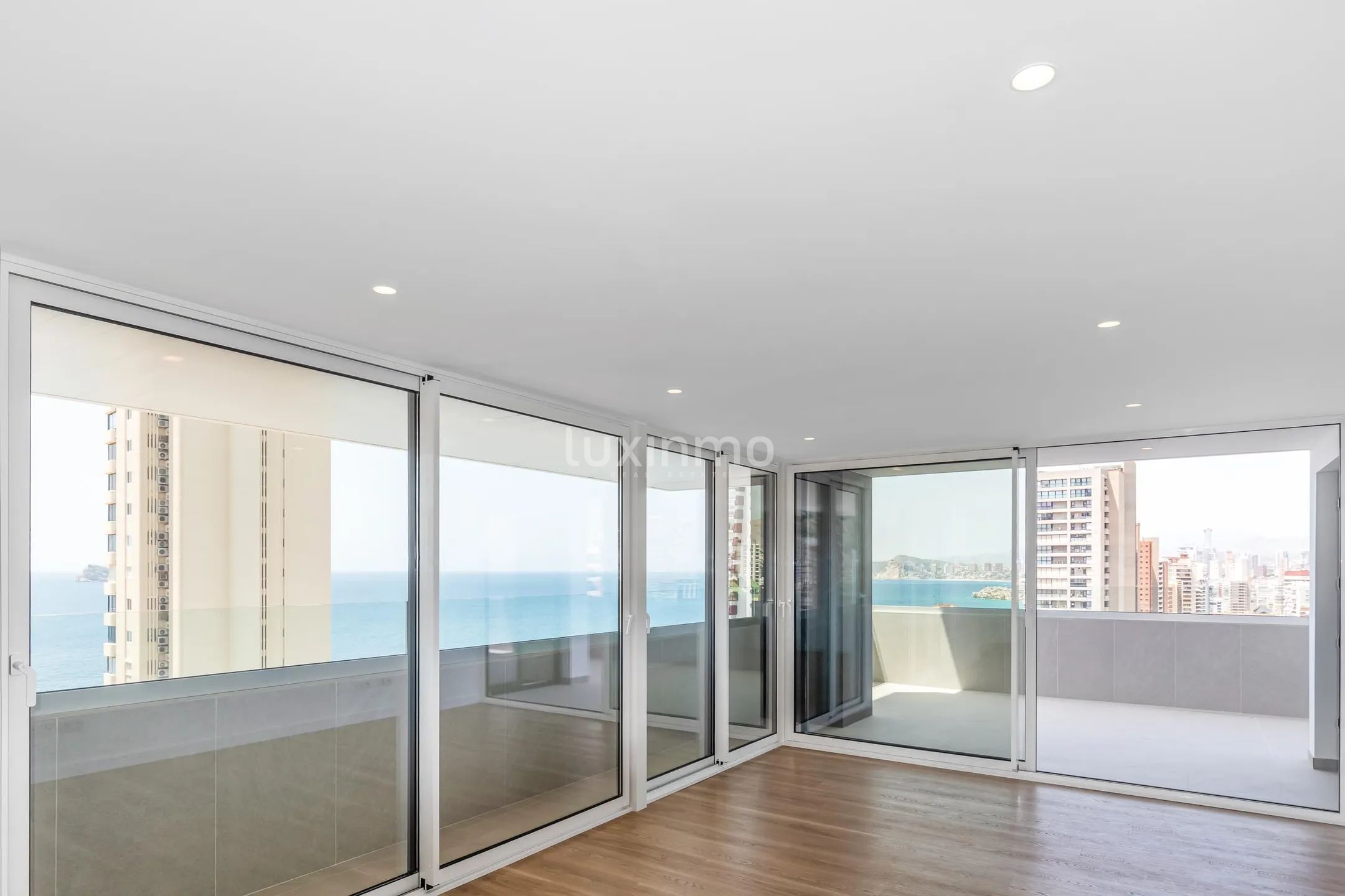 Modern Apartment in Levante Beach — photo 4