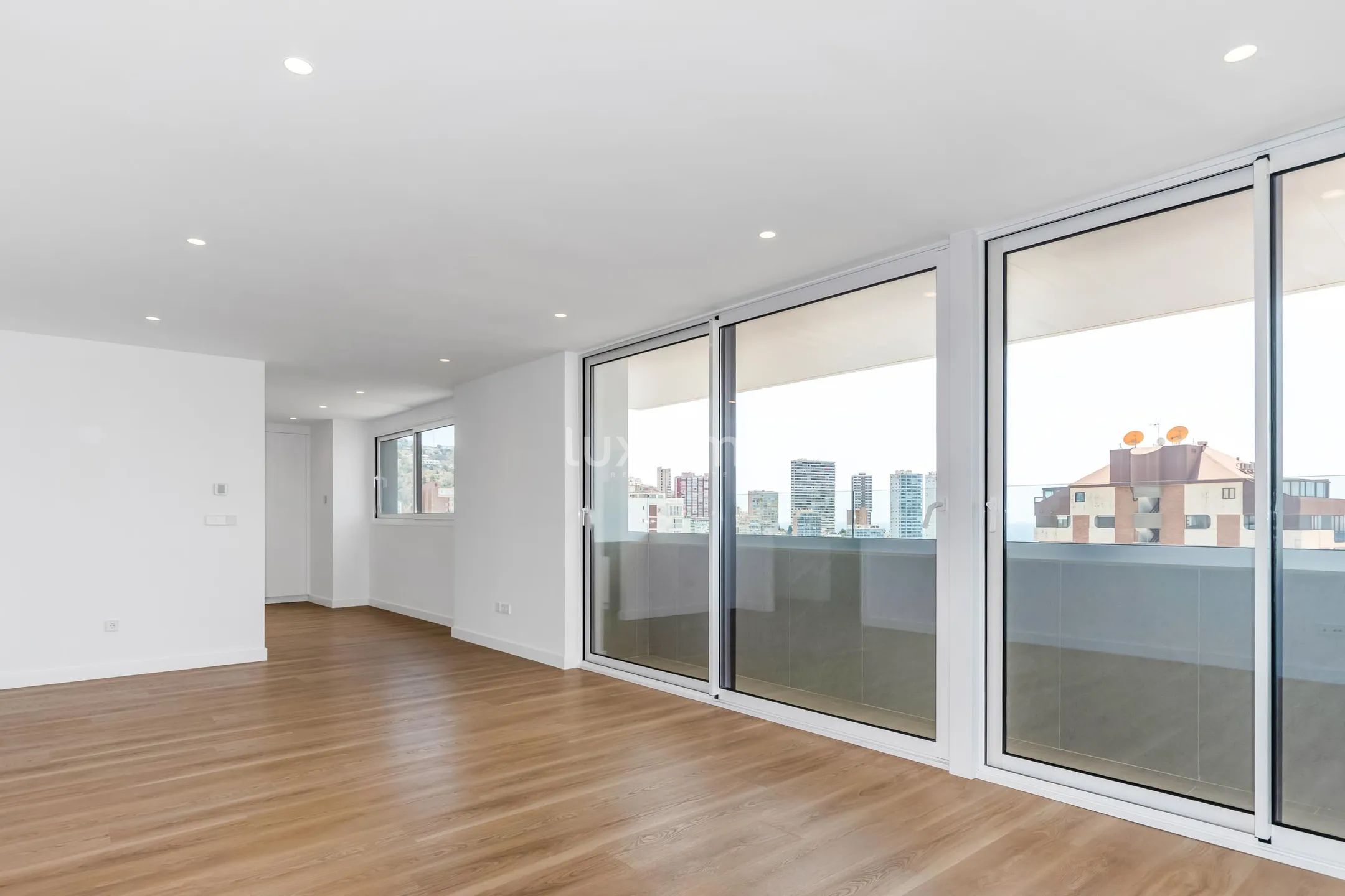 Modern Apartment in Levante Beach — photo 23