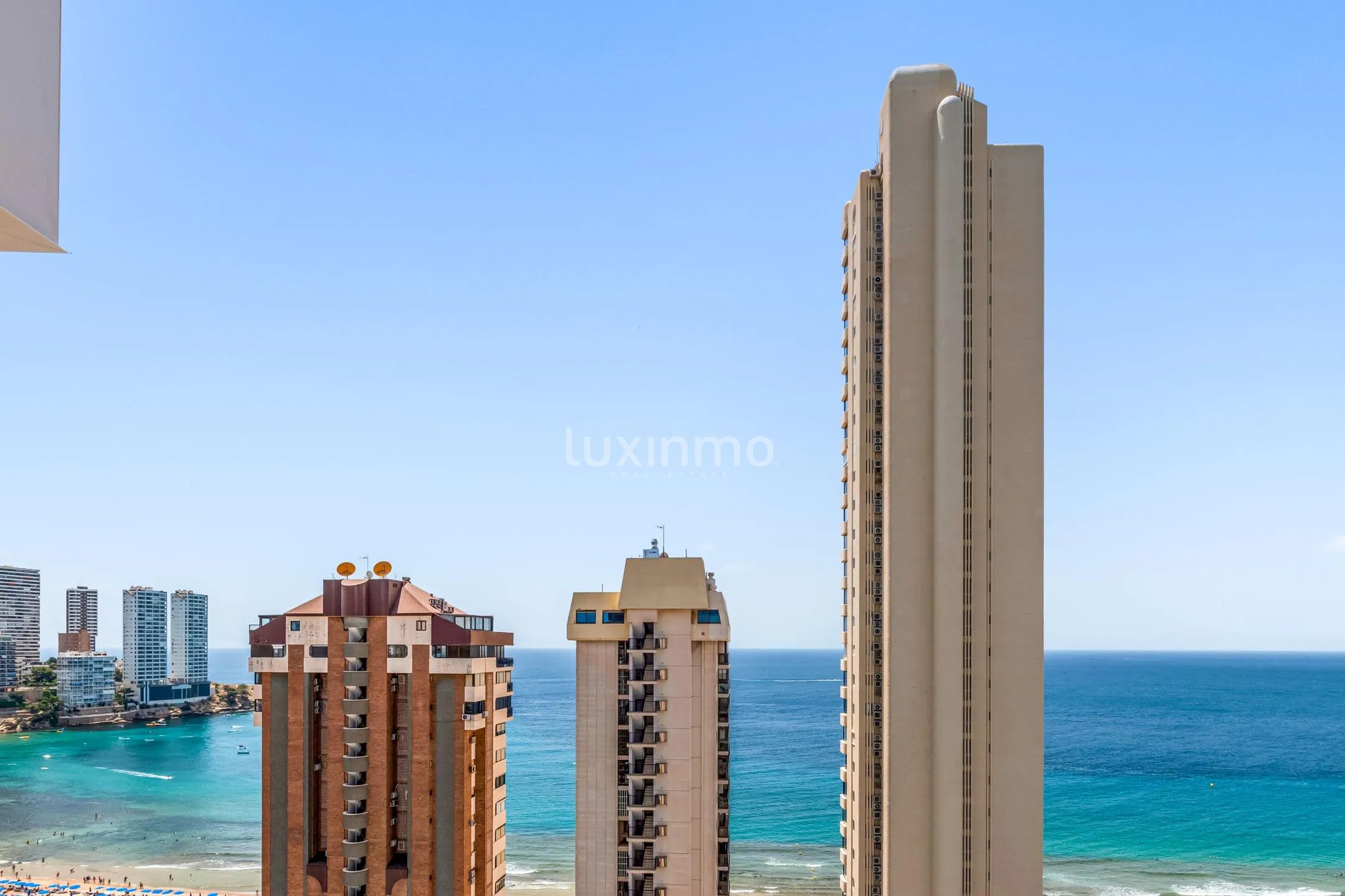 Modern Apartment in Levante Beach — photo 13