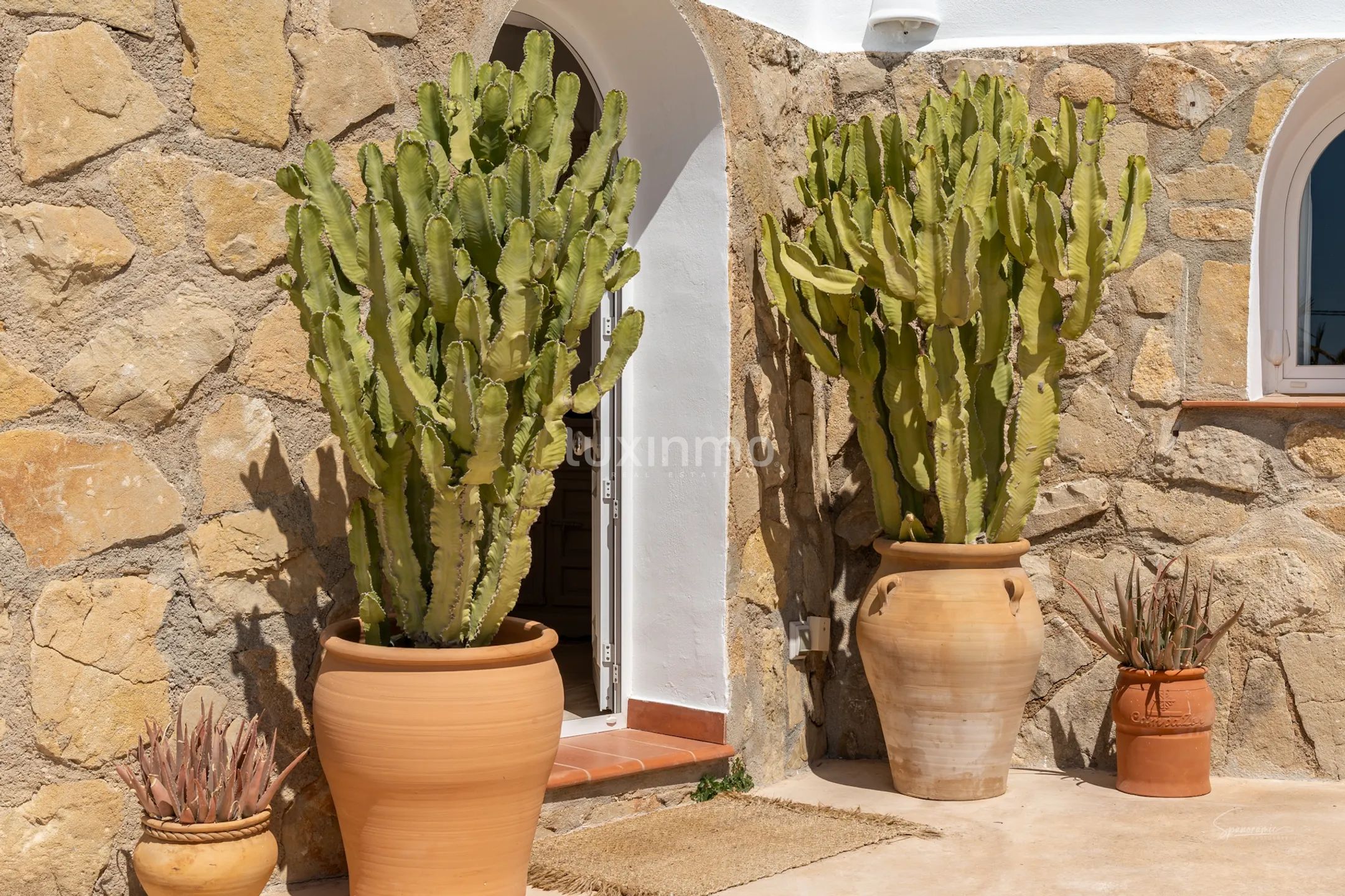 Breathtaking 4-bedroom villa with sea views in Benissa — photo 32