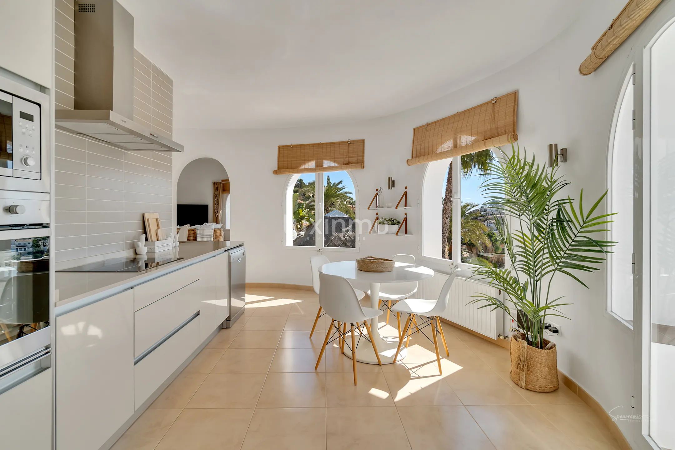 Zapierająca dech w piersiach willa z 4 sypialniami i widokiem na morze w Benissa — photo 2