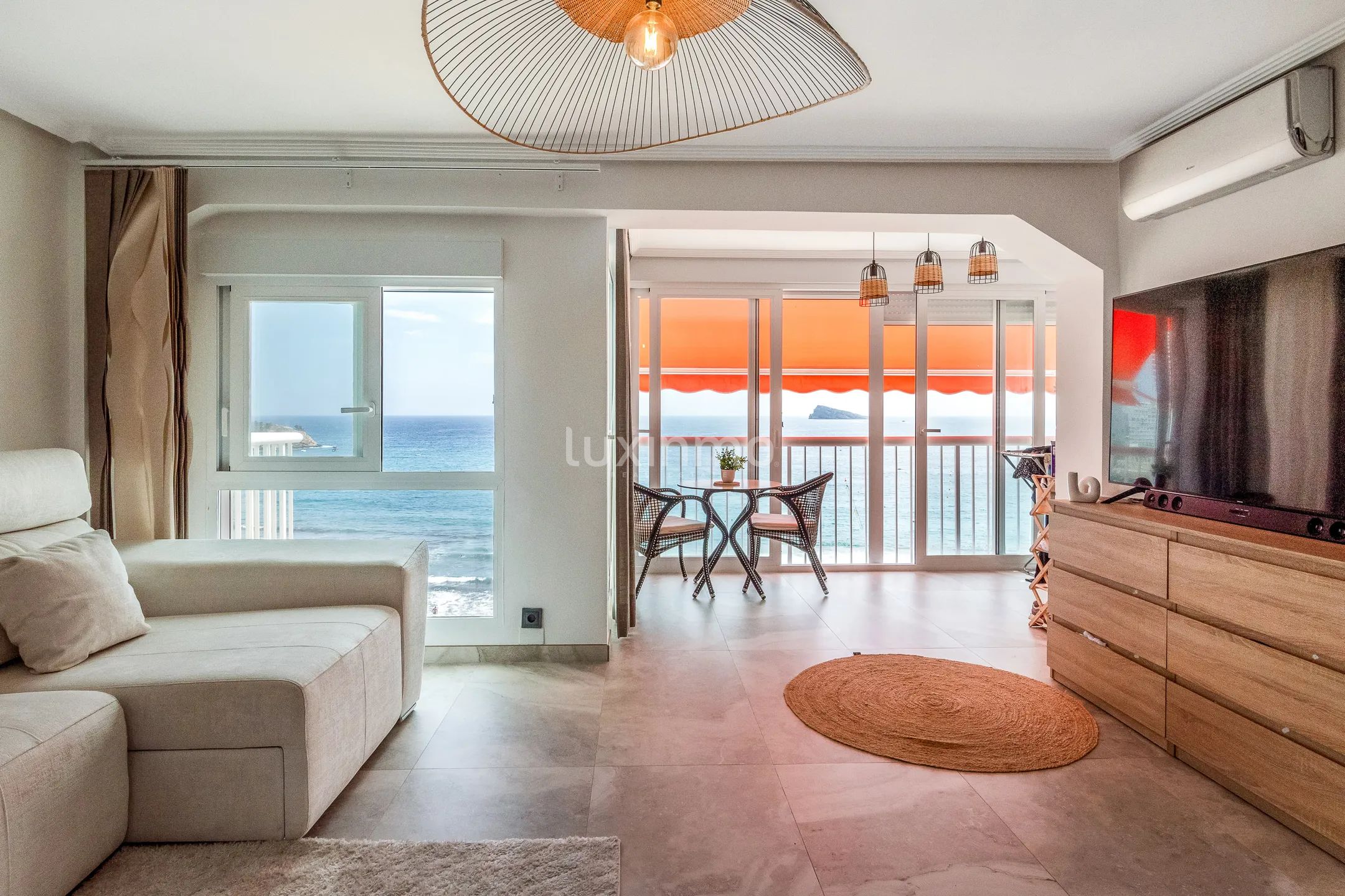 Impresionante apartamento reformado con vistas al mar en Playa Levante — photo 1