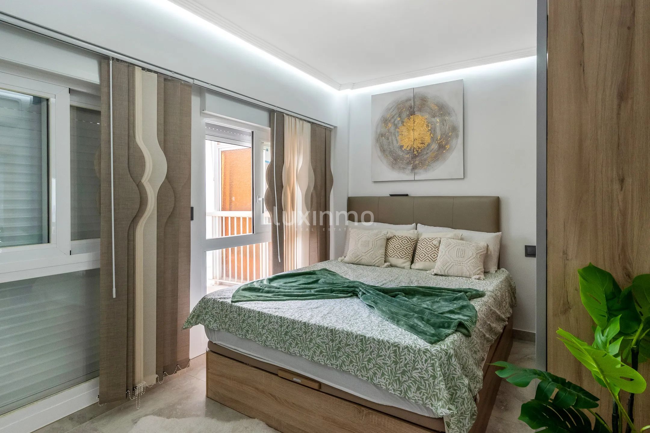 Impresionante apartamento reformado con vistas al mar en Playa Levante — photo 14