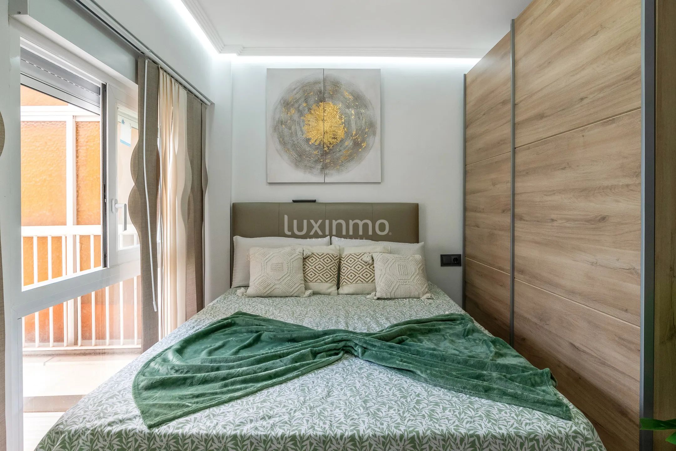 Impresionante apartamento reformado con vistas al mar en Playa Levante — photo 15
