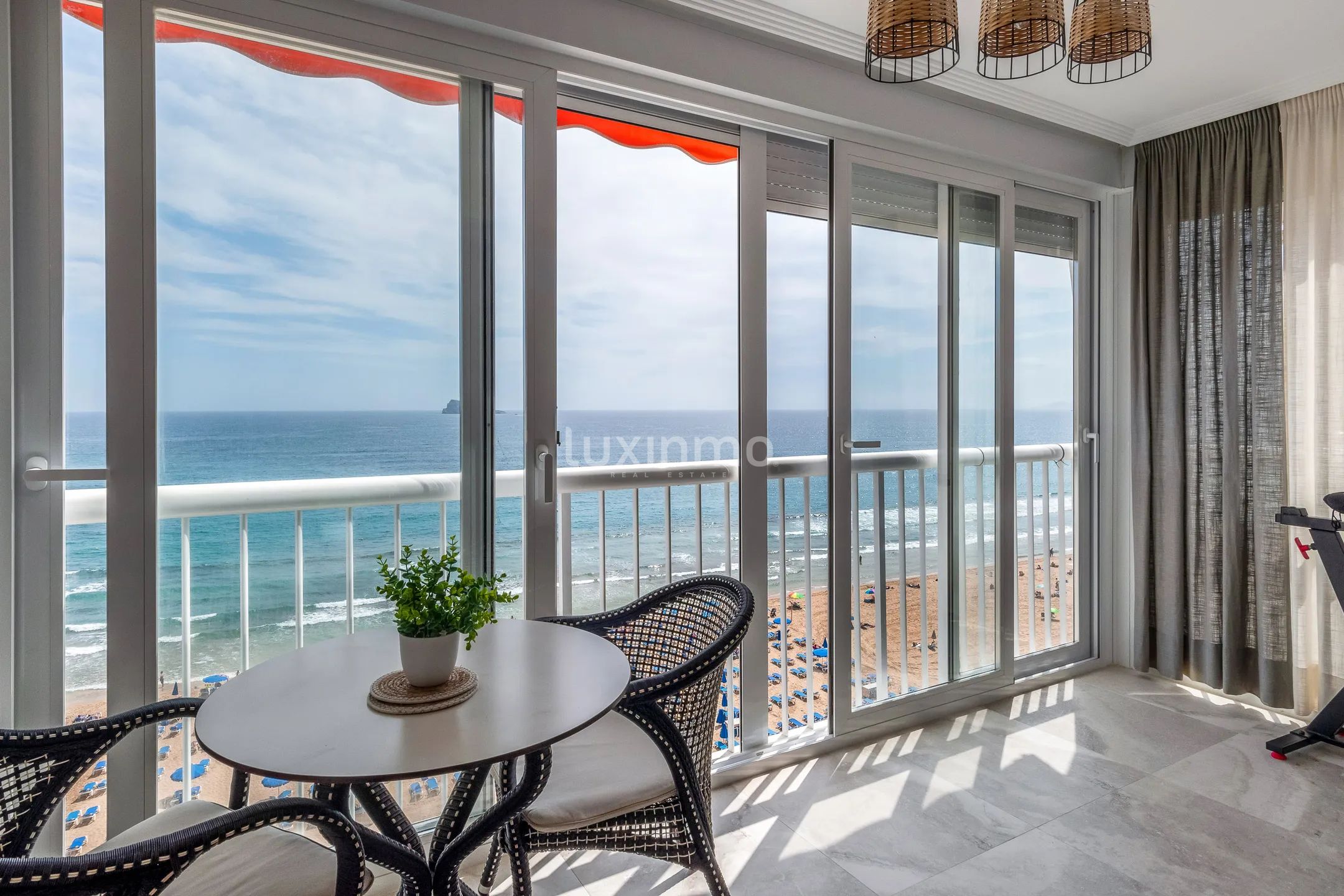 Impresionante apartamento reformado con vistas al mar en Playa Levante — photo 3