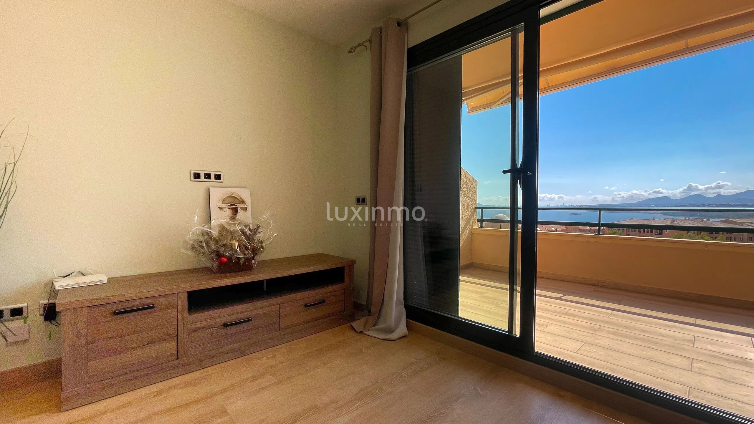 Stunning apartment with sea & mountain views in Mascarat Altea — photo 19
