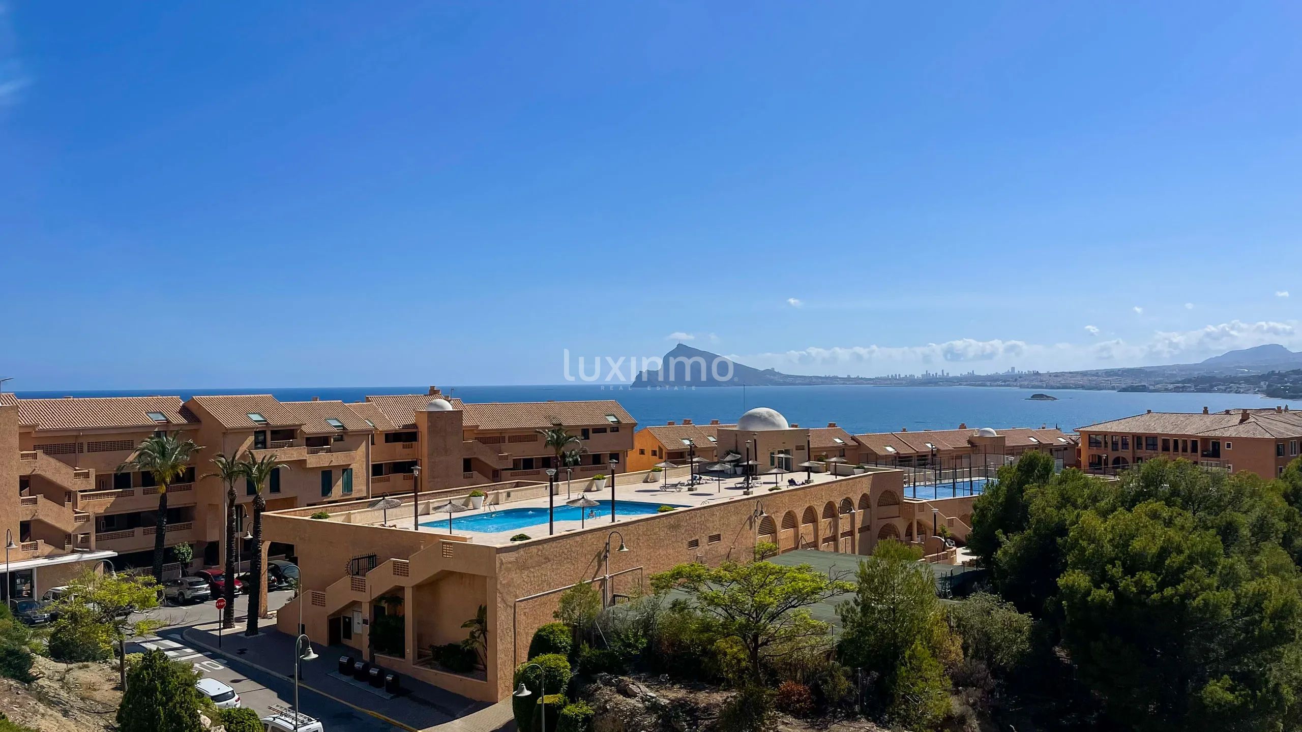 Stunning apartment with sea & mountain views in Mascarat Altea — photo 4