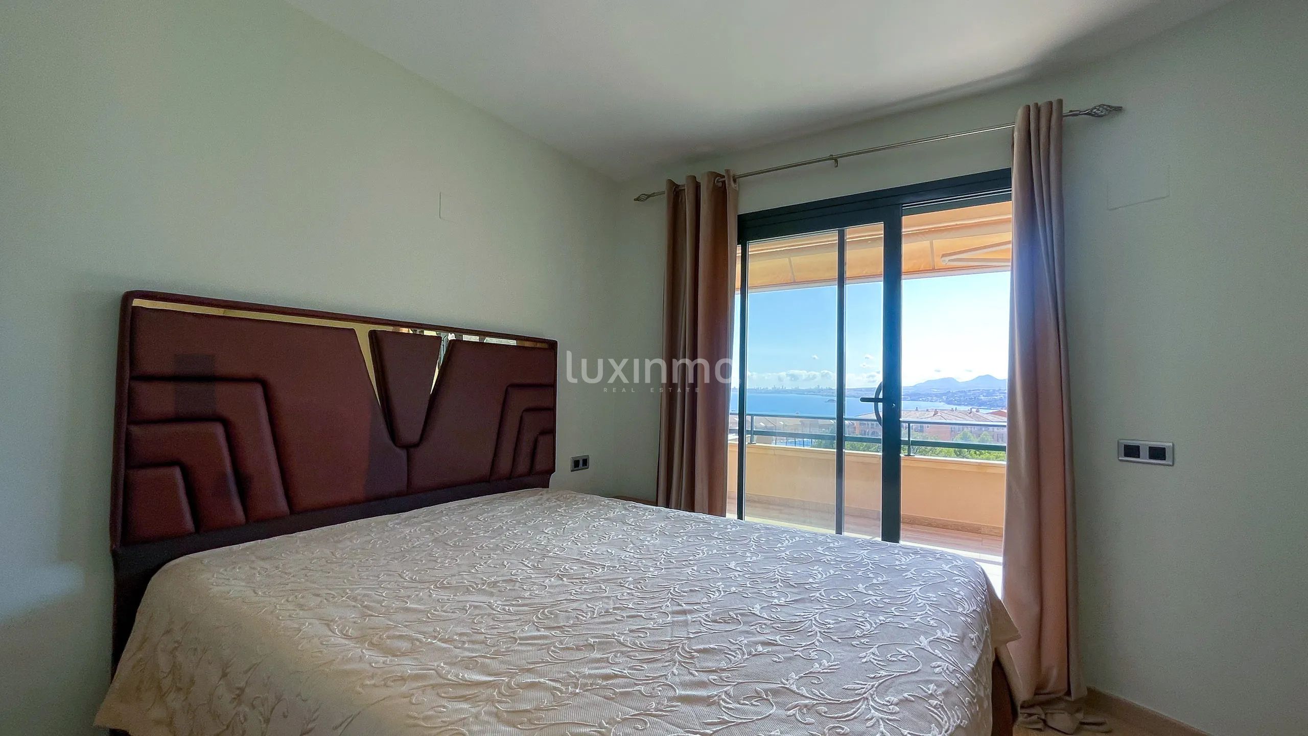 Stunning apartment with sea & mountain views in Mascarat Altea — photo 20