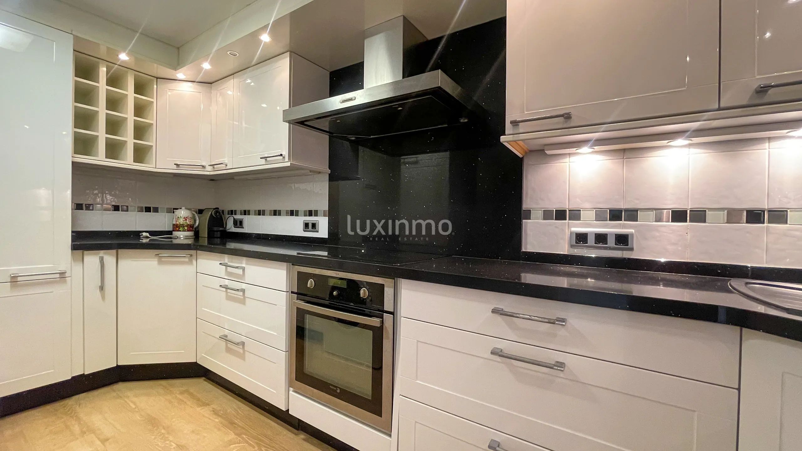 Потрясающие апартаменты с видом на море и горы в Маскарате Альтеа — photo 13