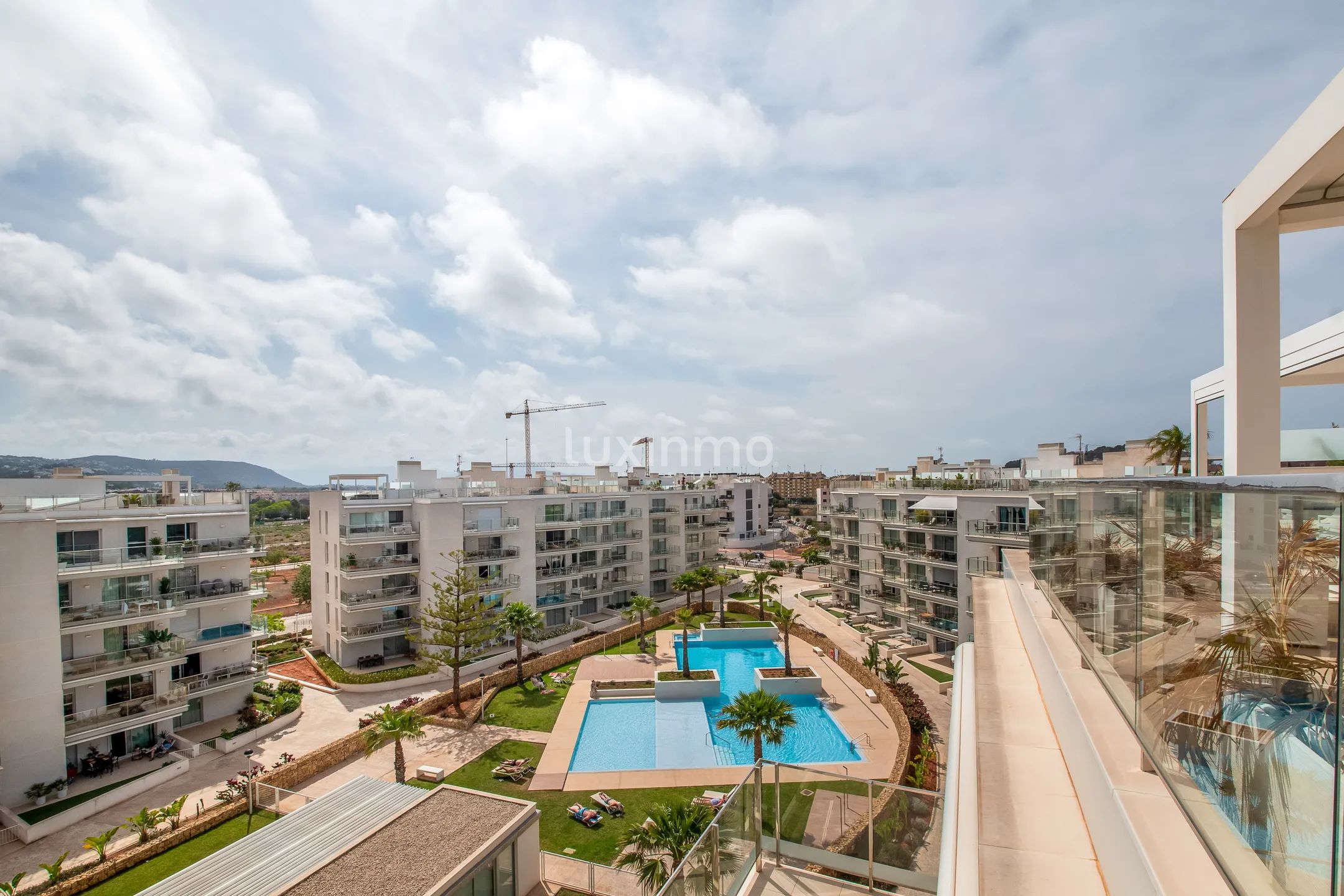 Stunning modern apartment with sea views in Dénia — photo 2