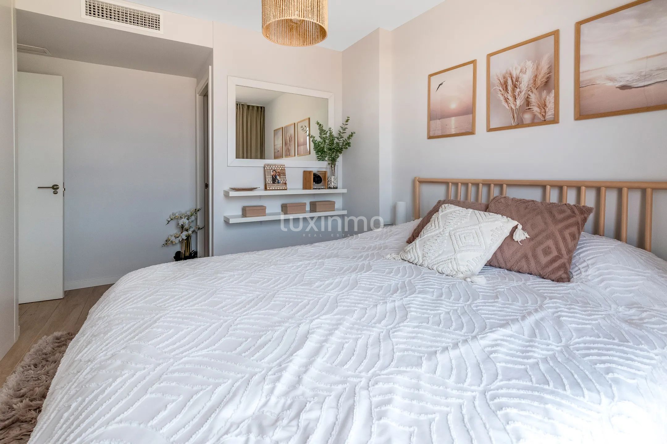 Stunning modern apartment with sea views in Dénia — photo 10