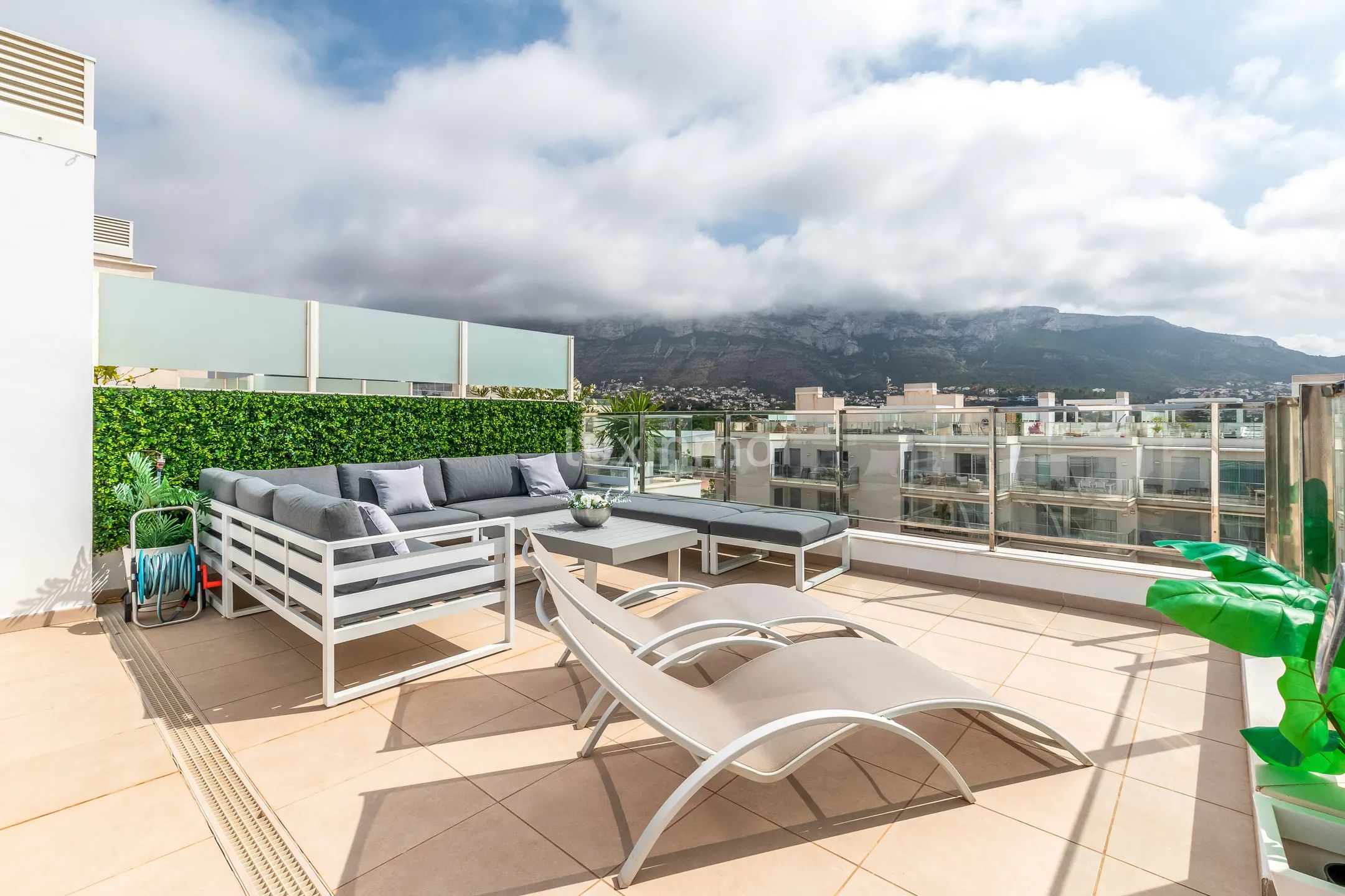 Stunning modern apartment with sea views in Dénia — photo 1