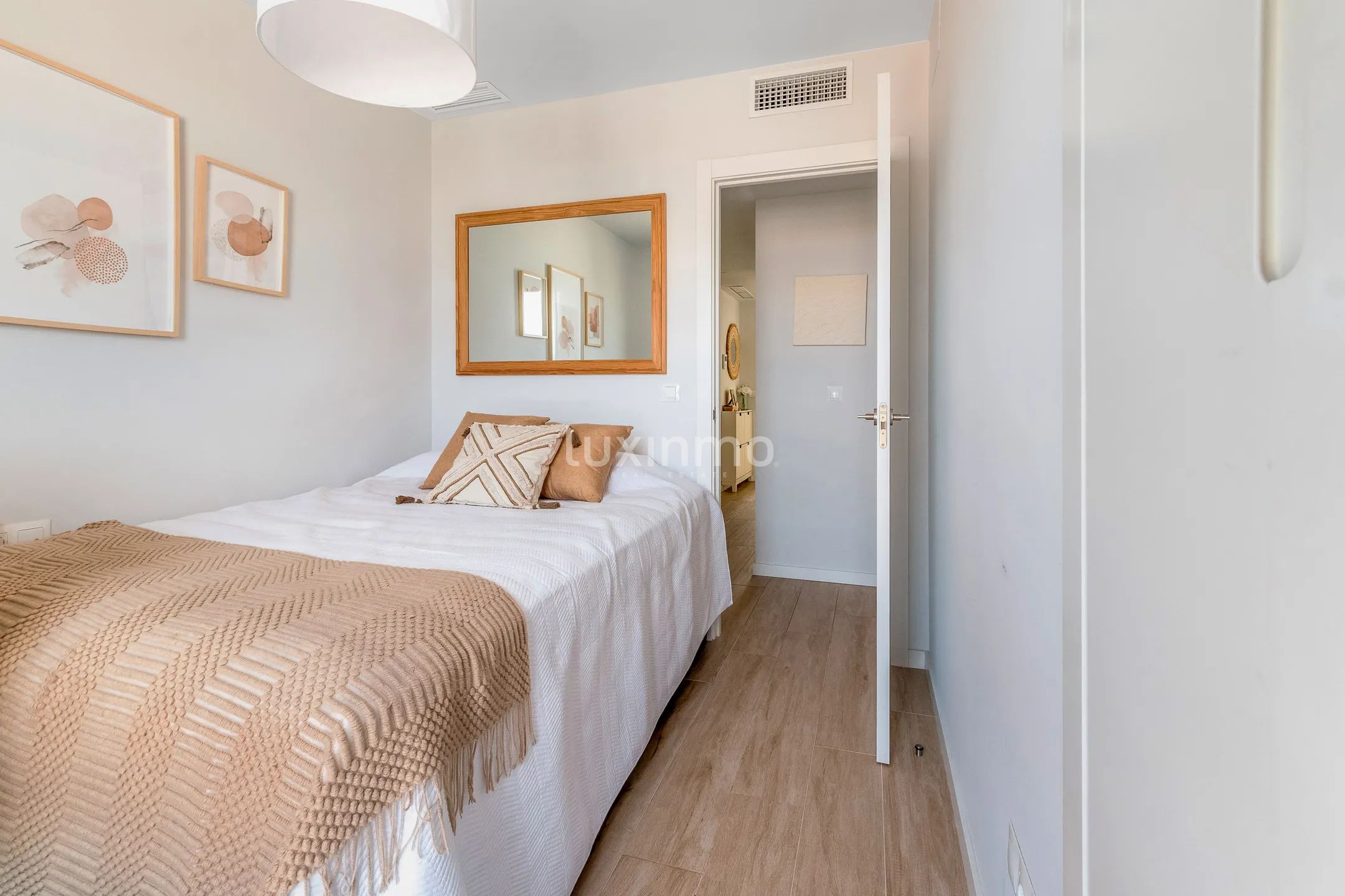 Stunning modern apartment with sea views in Dénia — photo 13