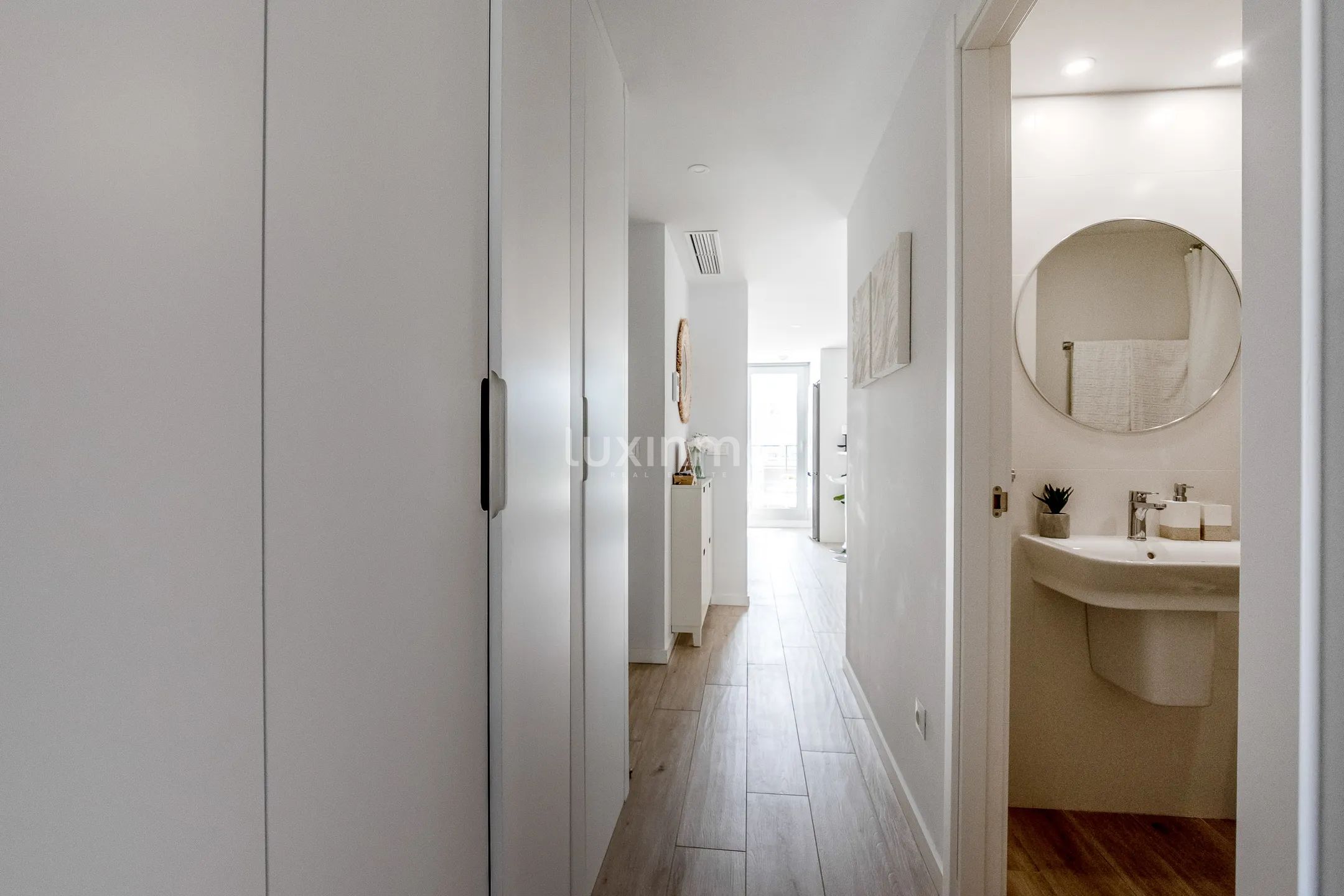 Stunning modern apartment with sea views in Dénia — photo 17