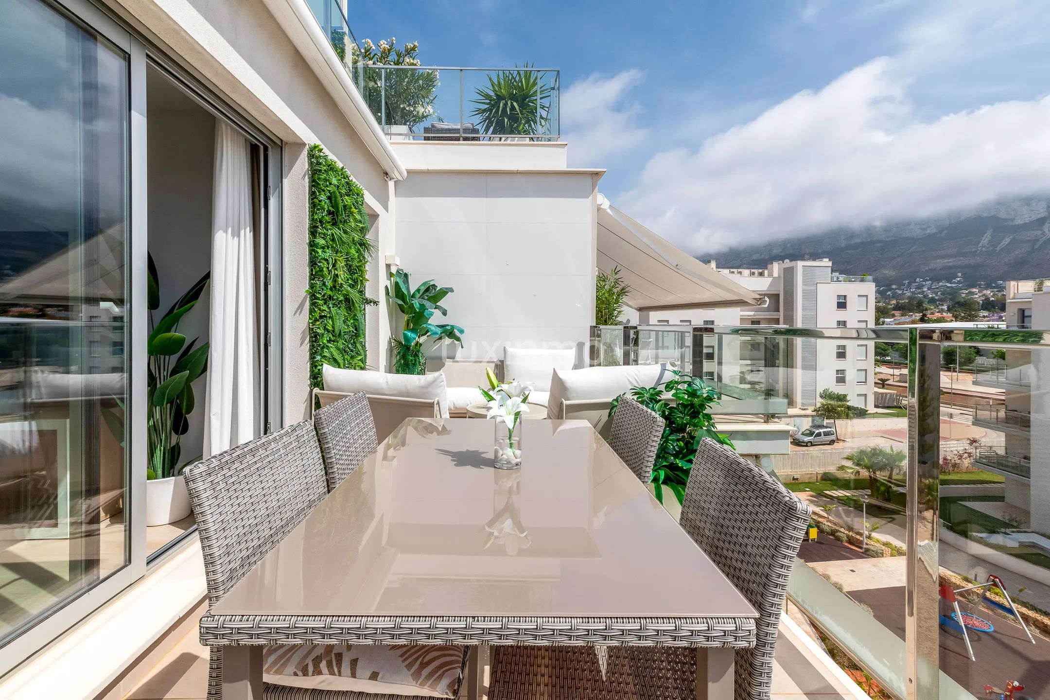Stunning modern apartment with sea views in Dénia — photo 18