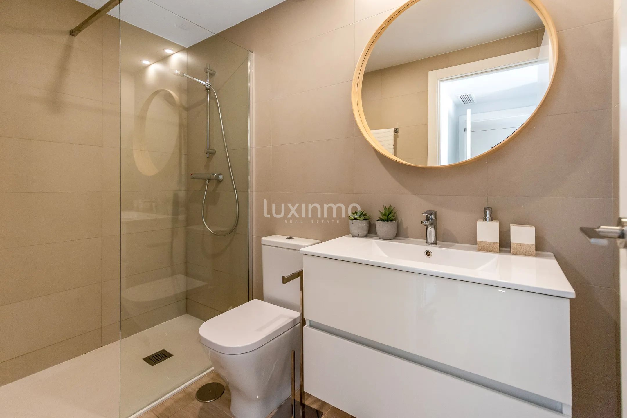 Stunning modern apartment with sea views in Dénia — photo 11