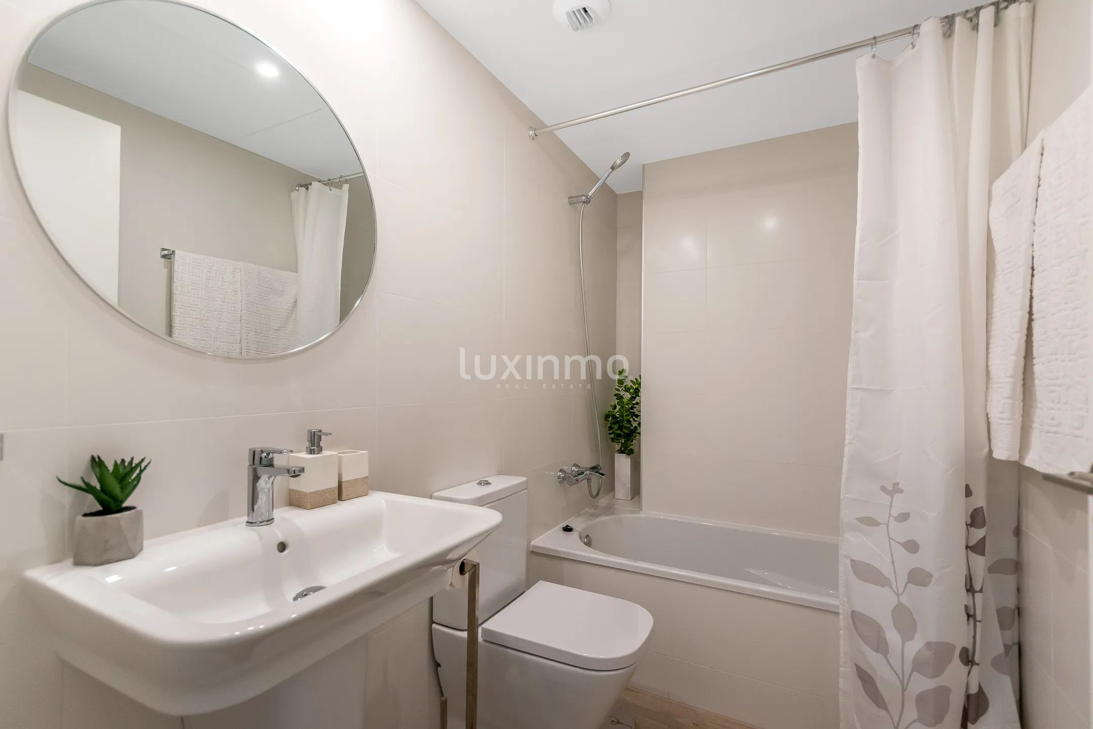 Stunning modern apartment with sea views in Dénia — photo 15