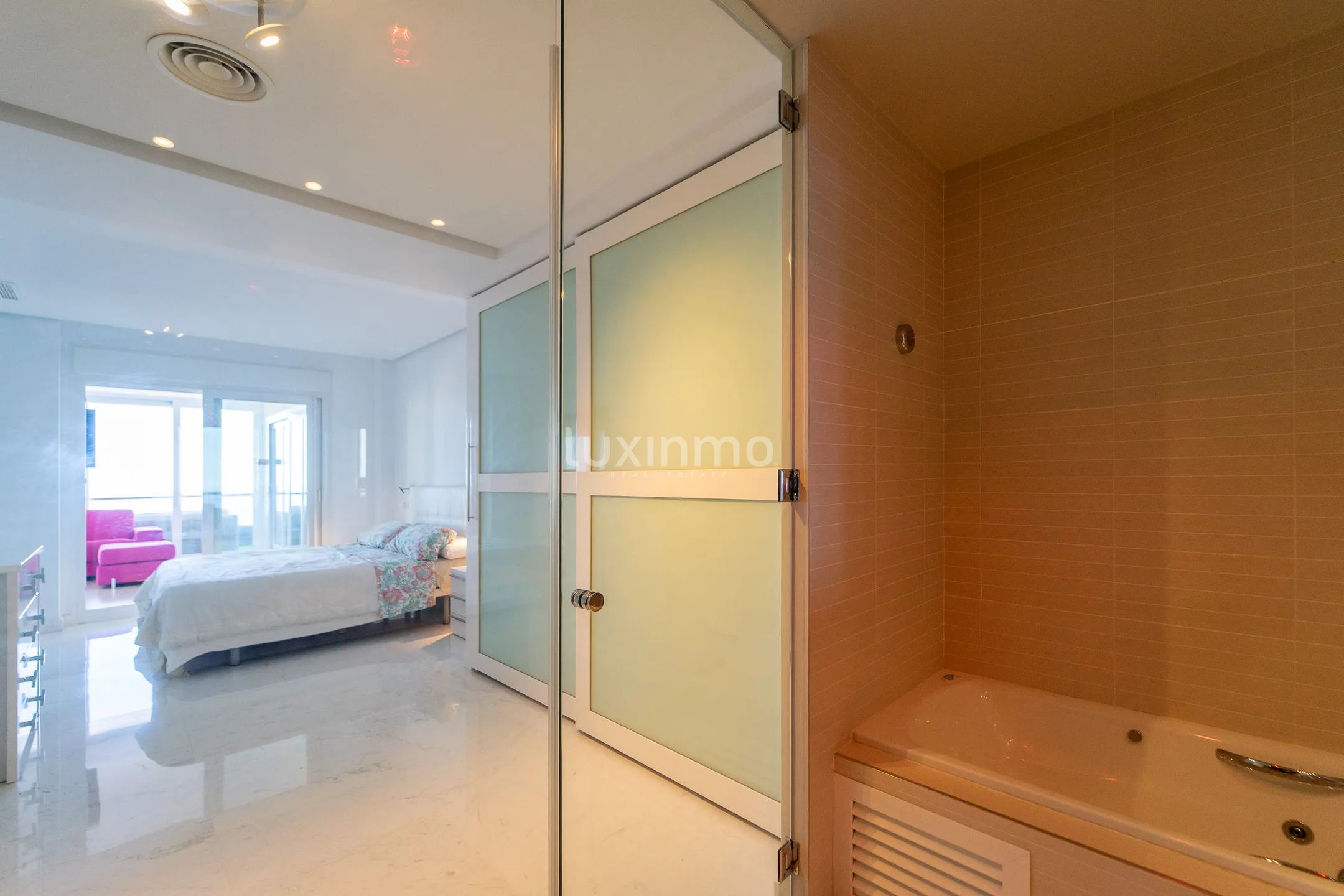 Luxe appartement met uitzicht op zee in Altea Hills — photo 25