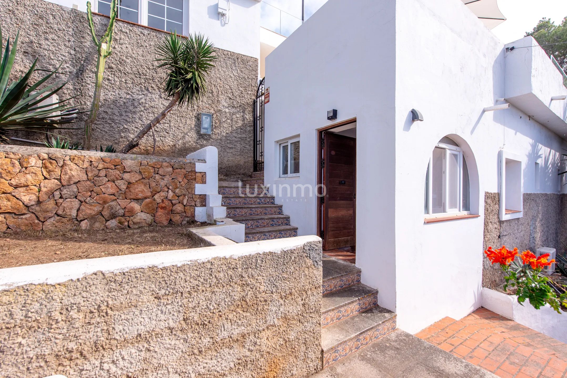 Stunning 8-bedroom mediterranean villa with sea view — photo 10