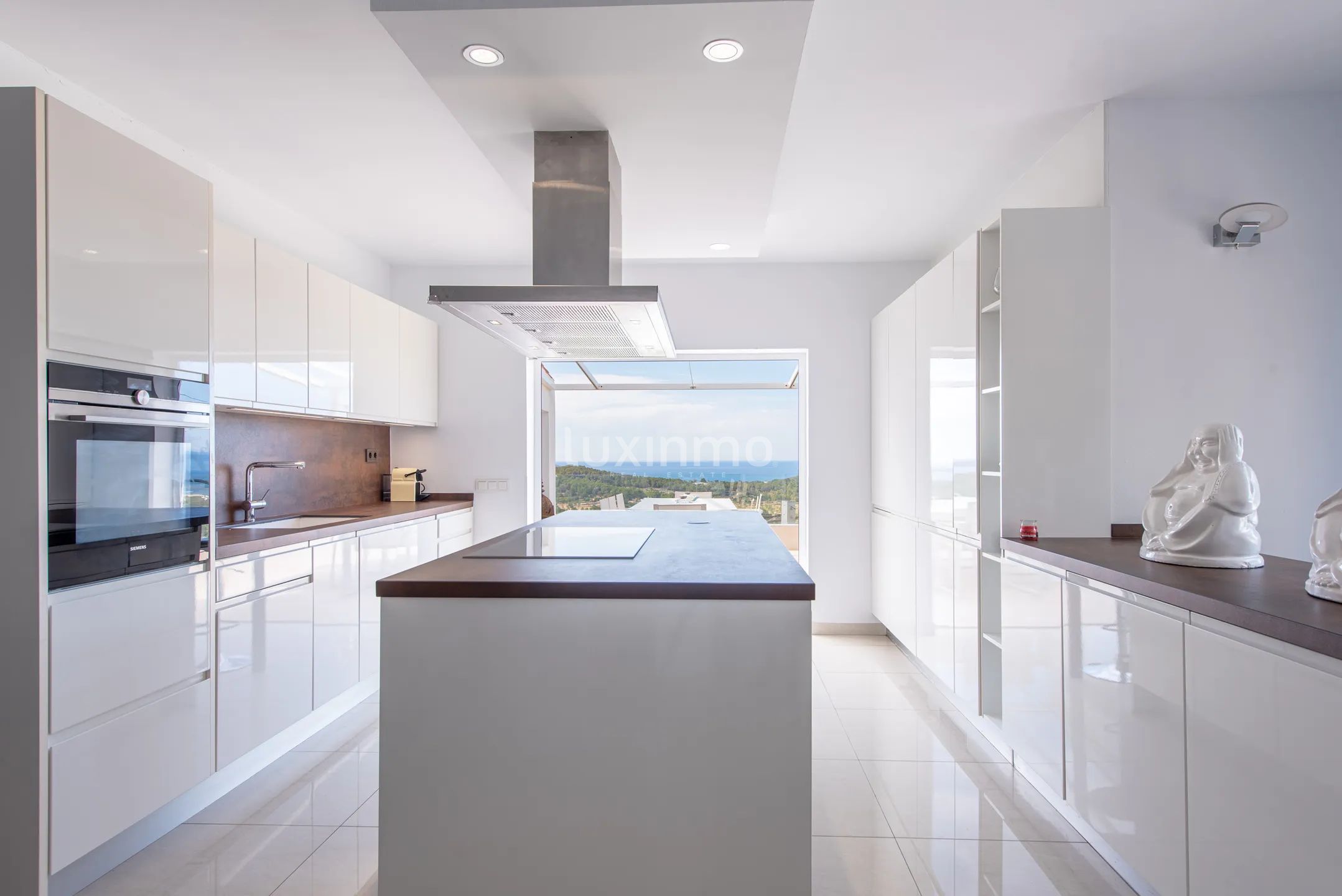 Stunning 8-bedroom mediterranean villa with sea view — photo 28