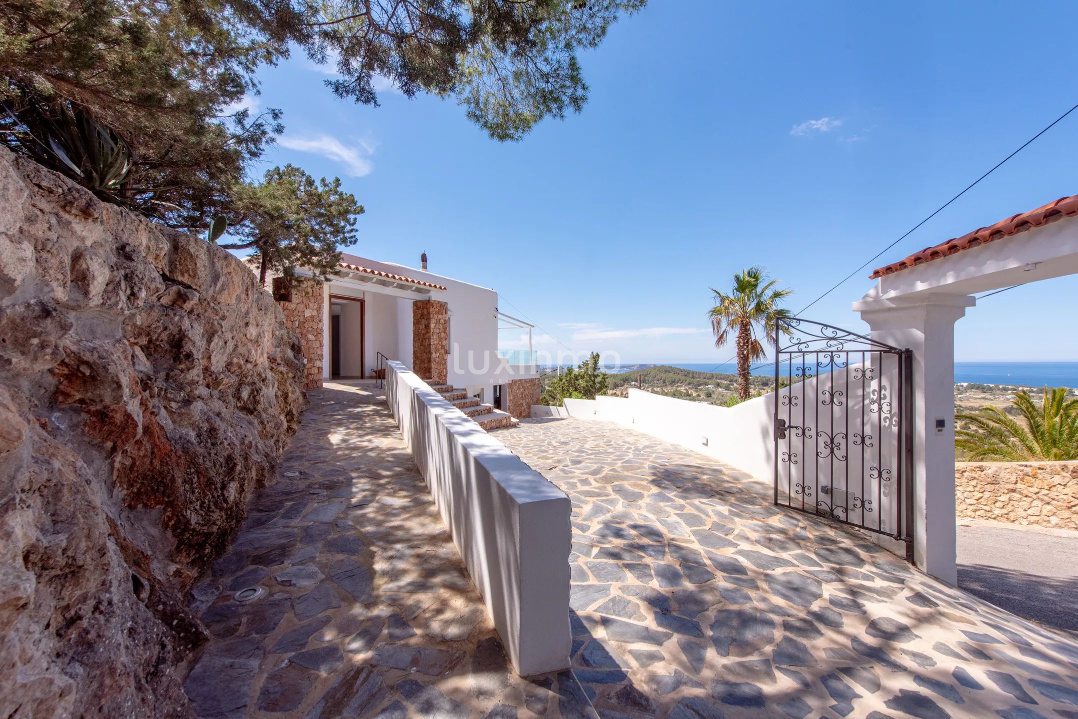 Stunning 8-bedroom mediterranean villa with sea view — photo 7