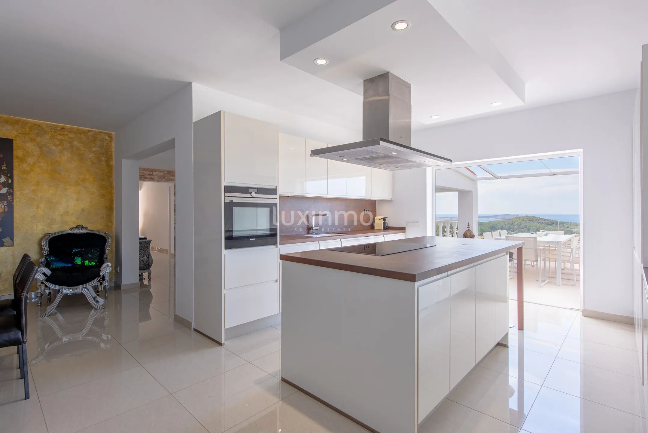 Stunning 8-bedroom mediterranean villa with sea view — photo 34