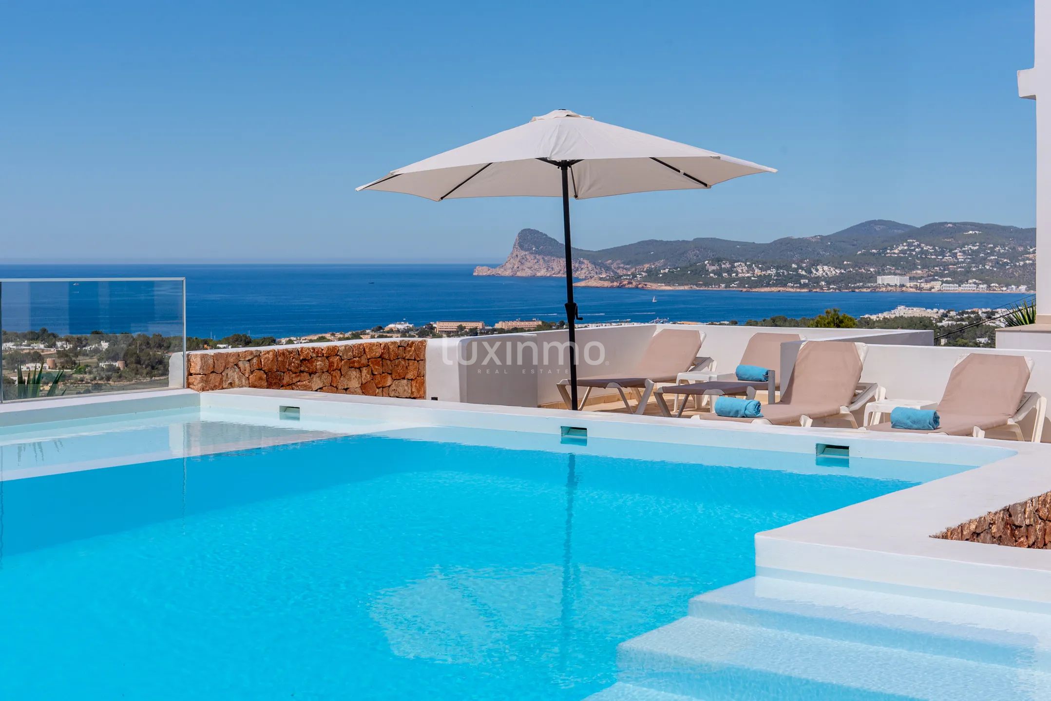 Stunning 8-bedroom mediterranean villa with sea view