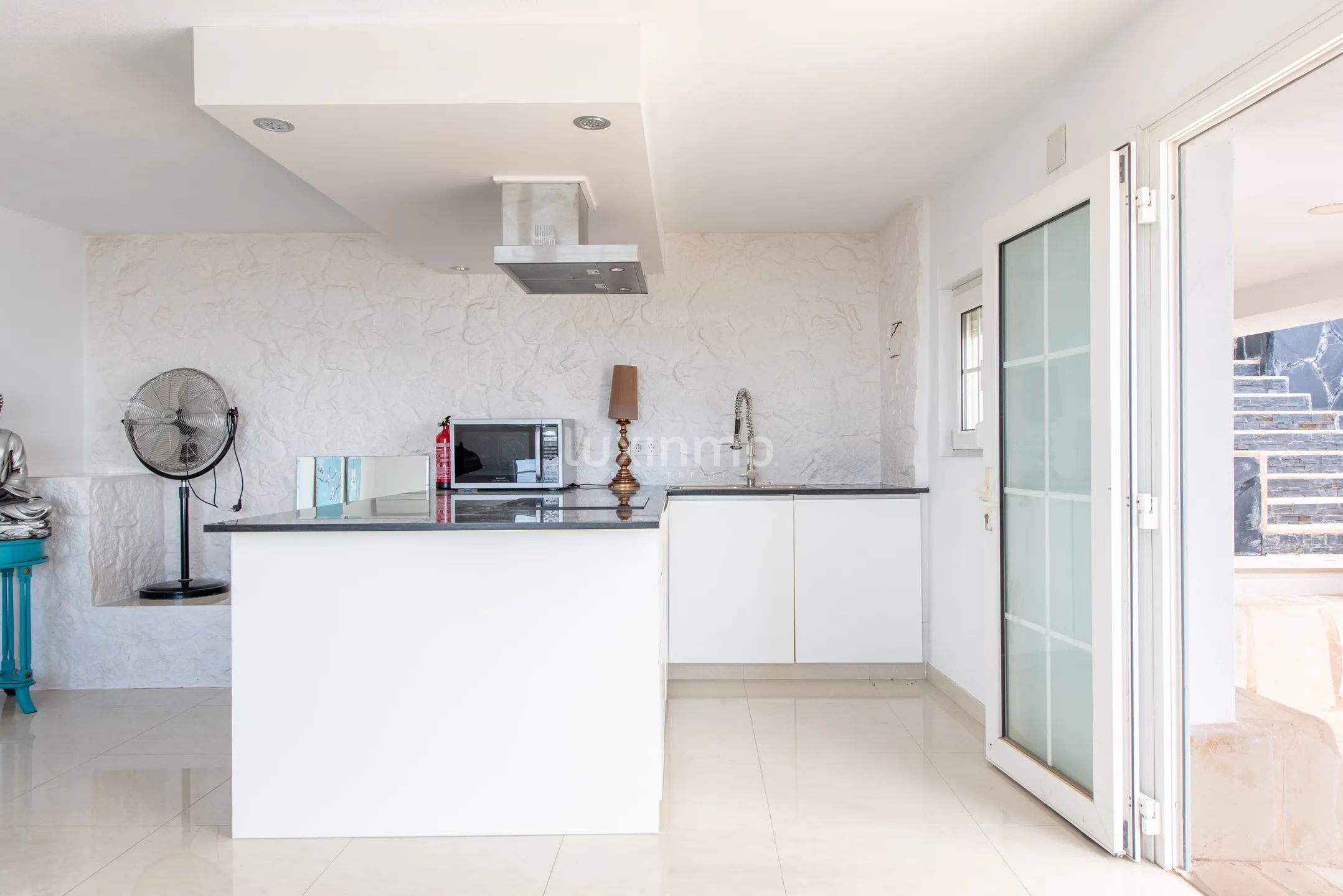 Stunning 8-bedroom mediterranean villa with sea view — photo 29