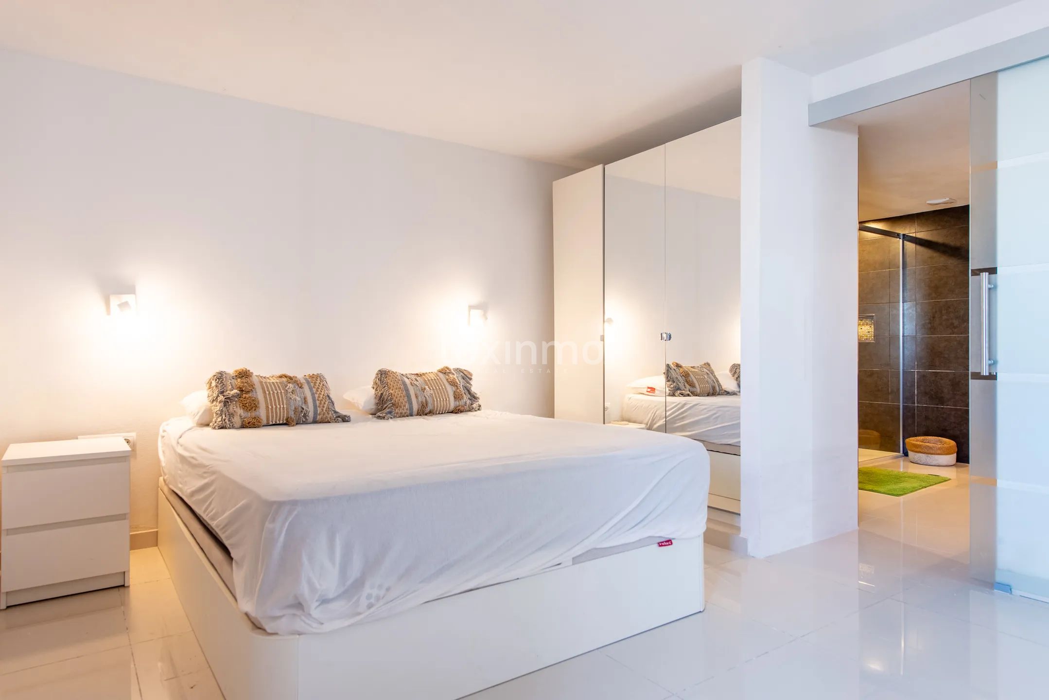 Stunning 8-bedroom mediterranean villa with sea view — photo 16