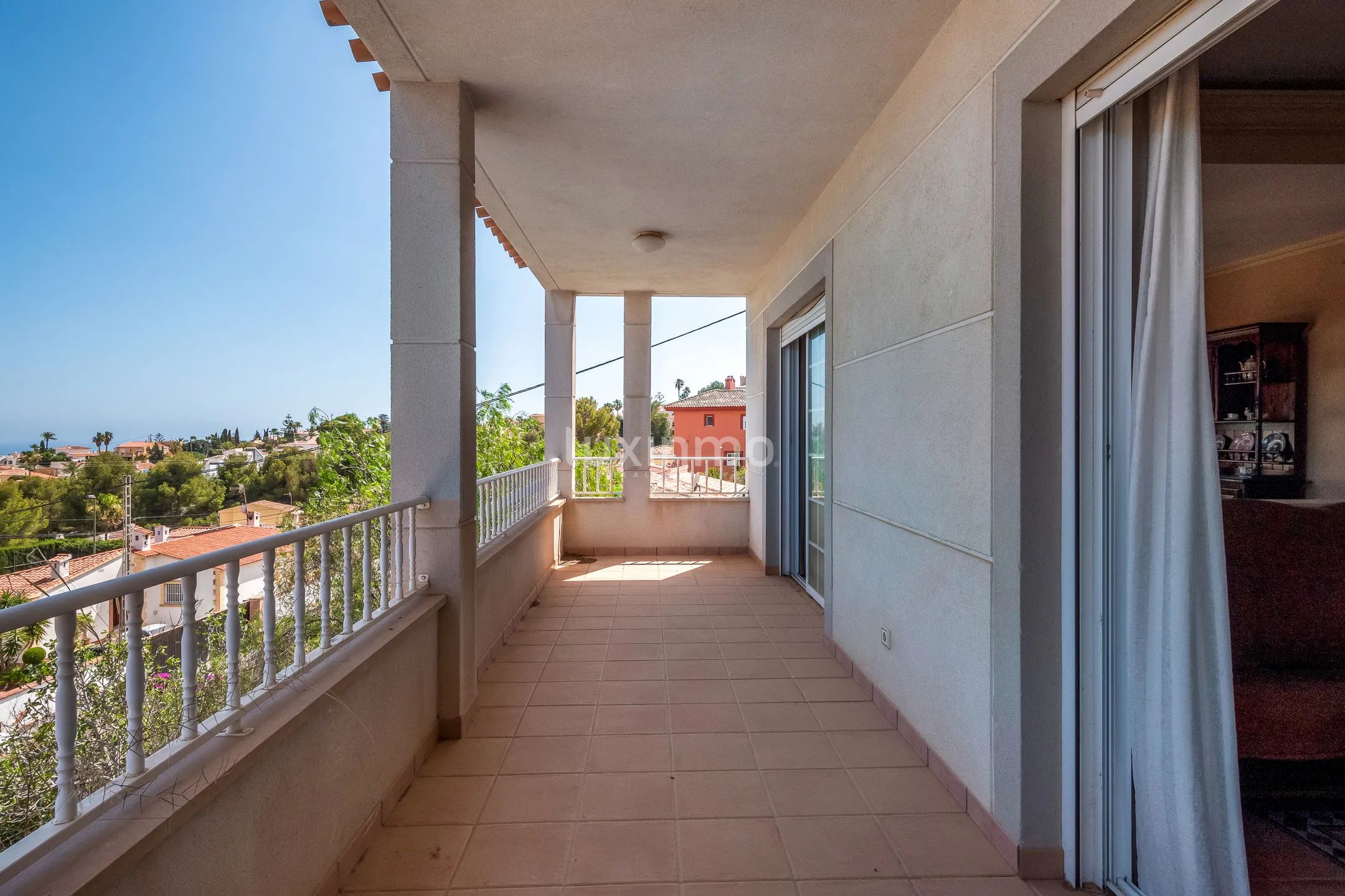 Chalet en venta en La Nucia con vistas al mar y montaña — photo 11