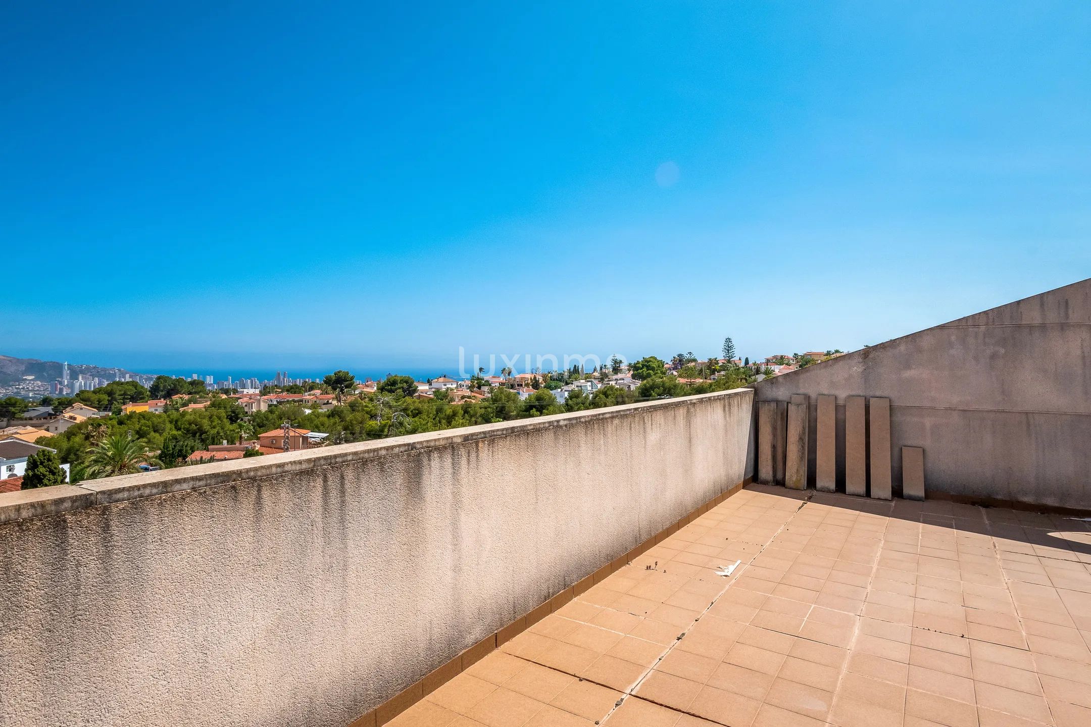 Chalet en venta en La Nucia con vistas al mar y montaña — photo 27