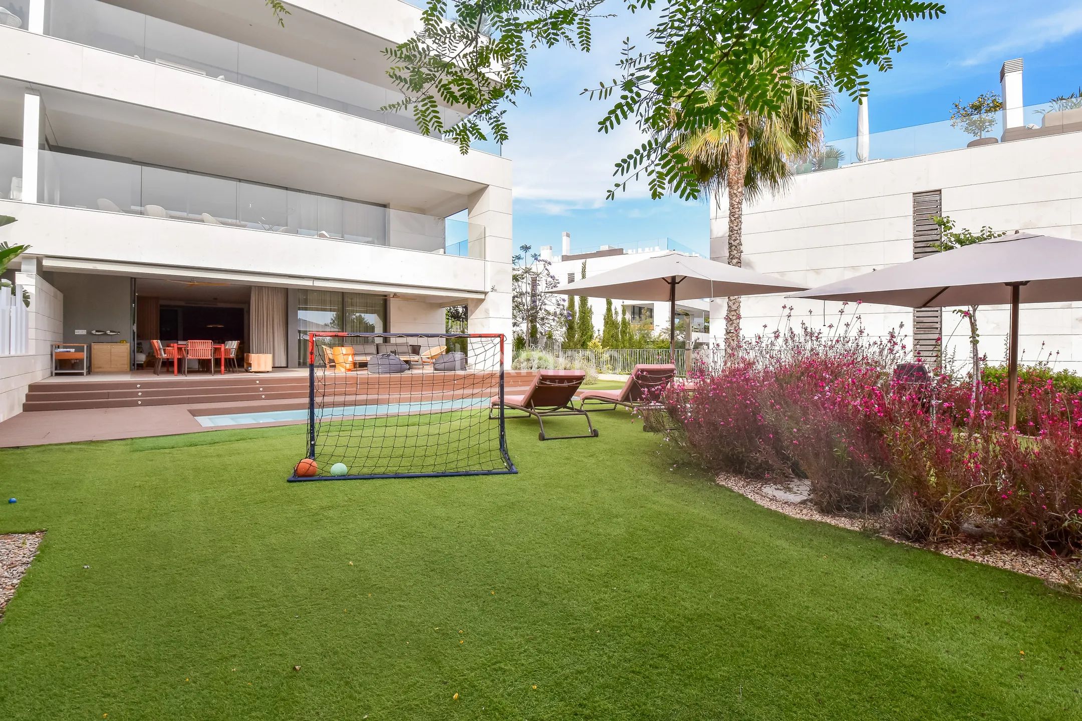 Modern ground floor luxury apartment with sea views in Talamanca — photo 8