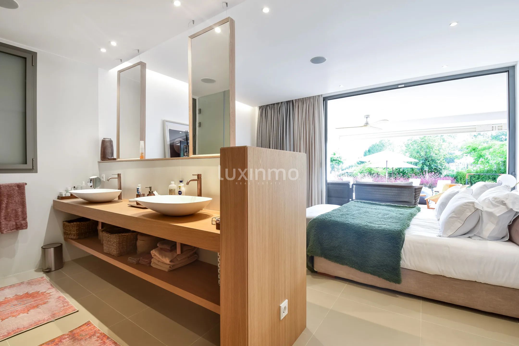 Modern ground floor luxury apartment with sea views in Talamanca — photo 16