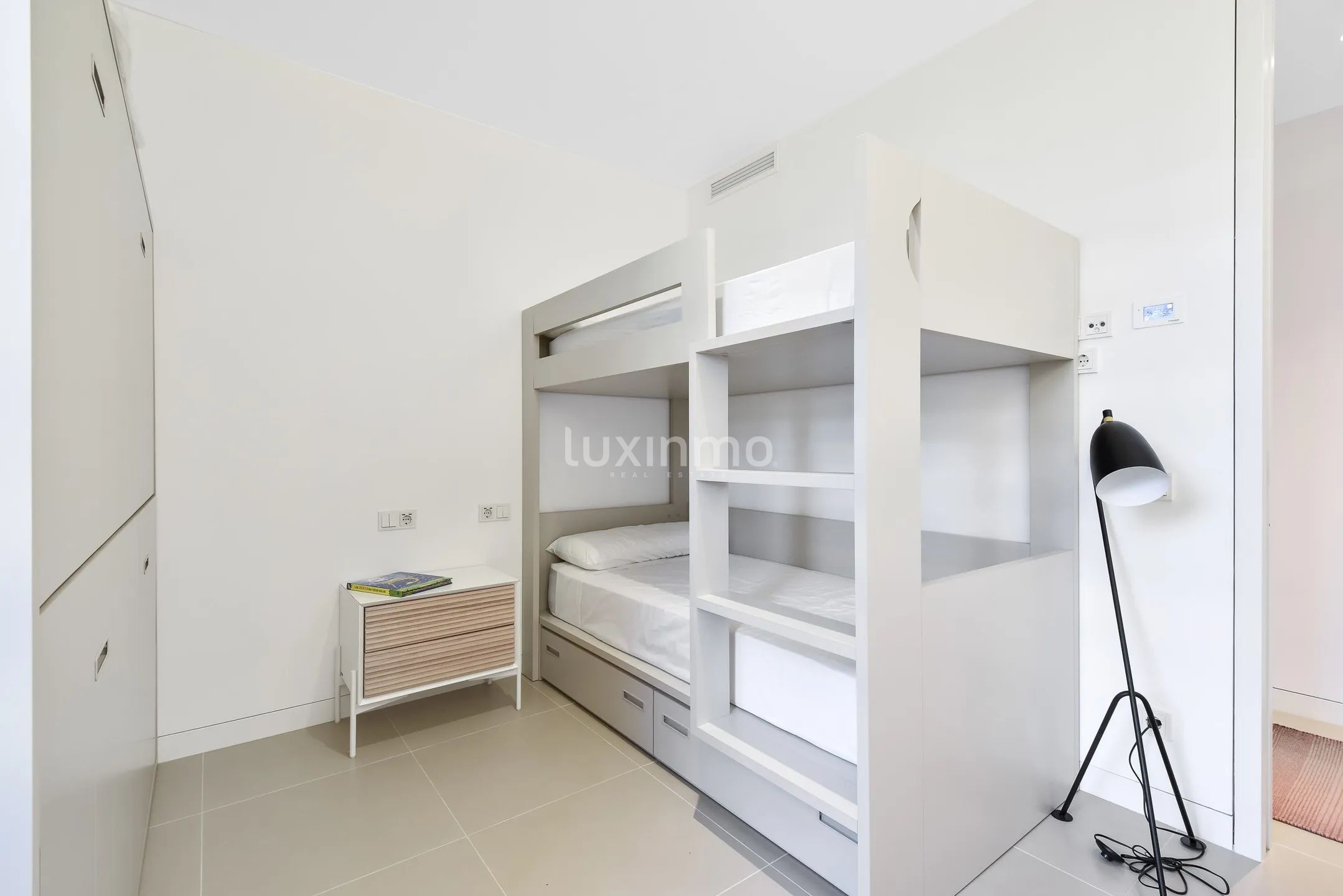 Modern ground floor luxury apartment with sea views in Talamanca — photo 24