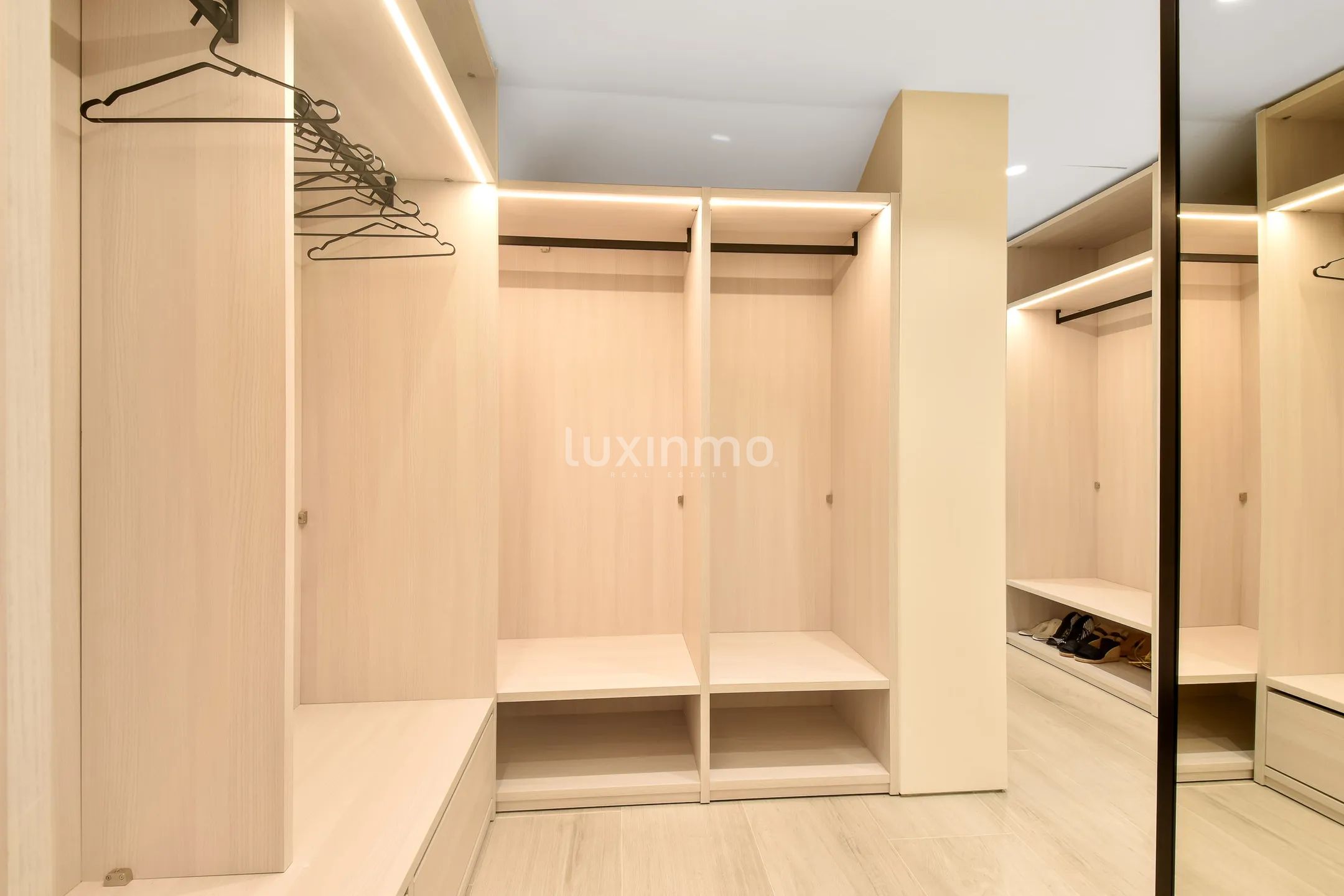 Moderne Luxusvilla mit atemberaubender Aussicht in Can Furnet — photo 33