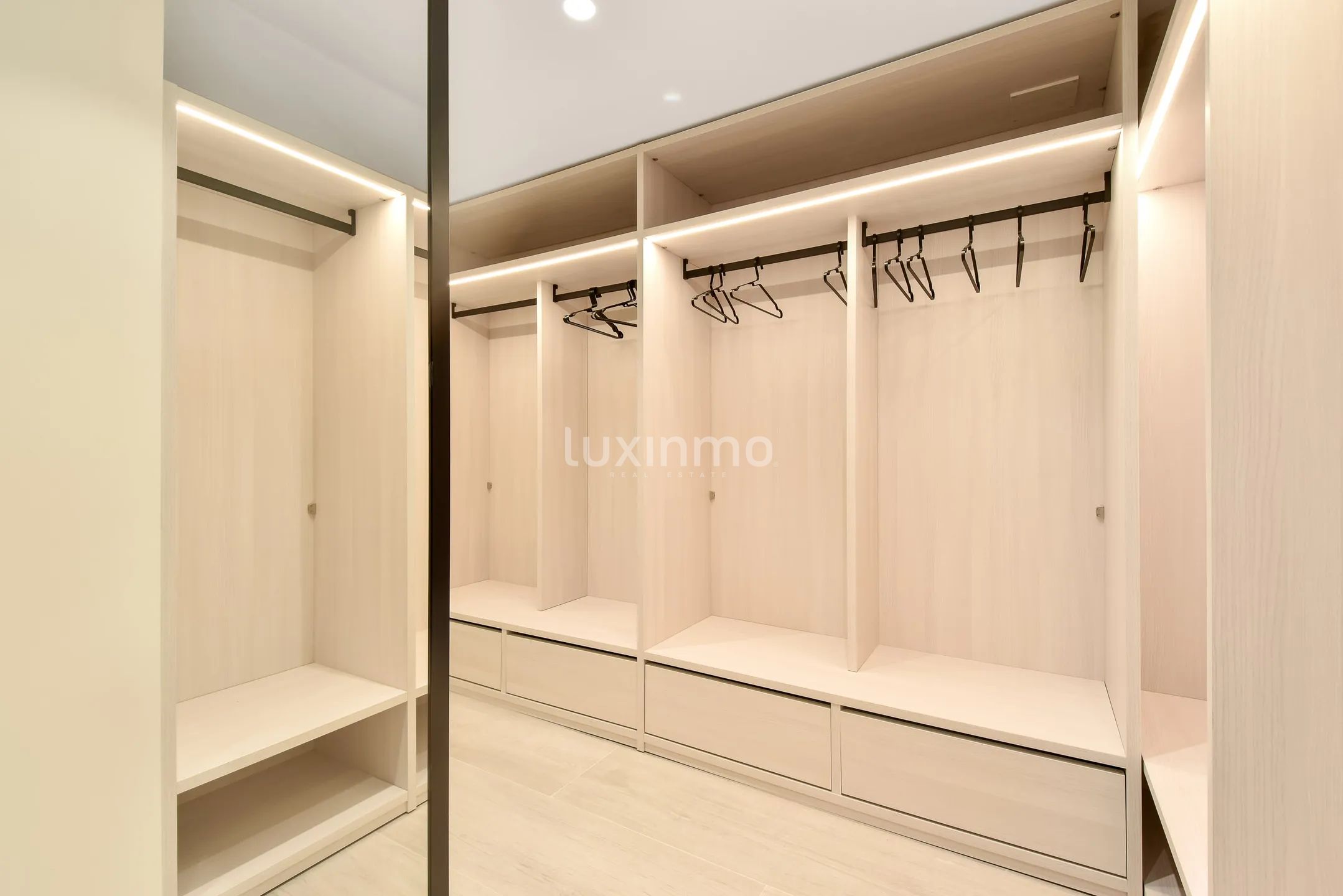 Moderne Luxusvilla mit atemberaubender Aussicht in Can Furnet — photo 34