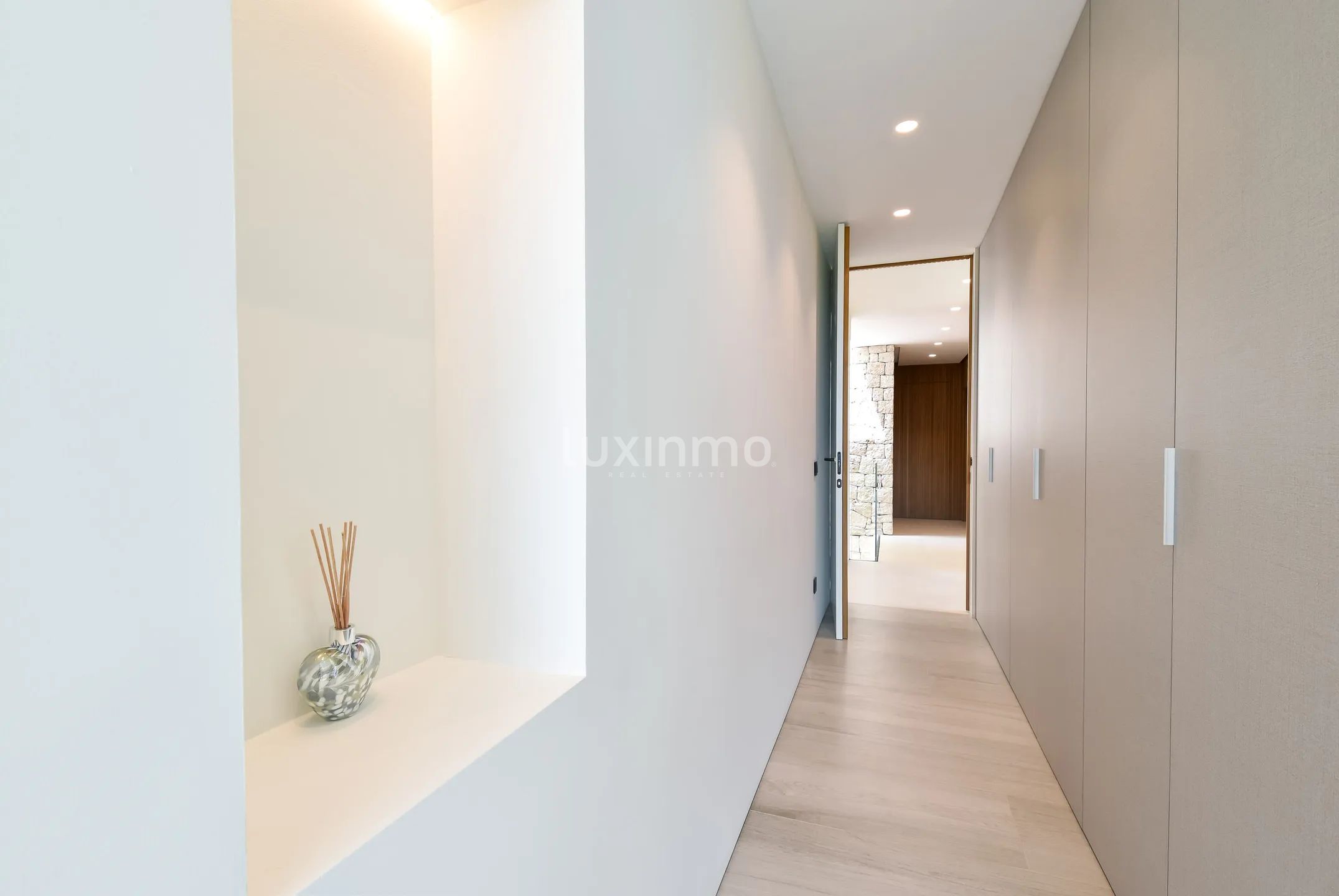 Moderne Luxusvilla mit atemberaubender Aussicht in Can Furnet — photo 36