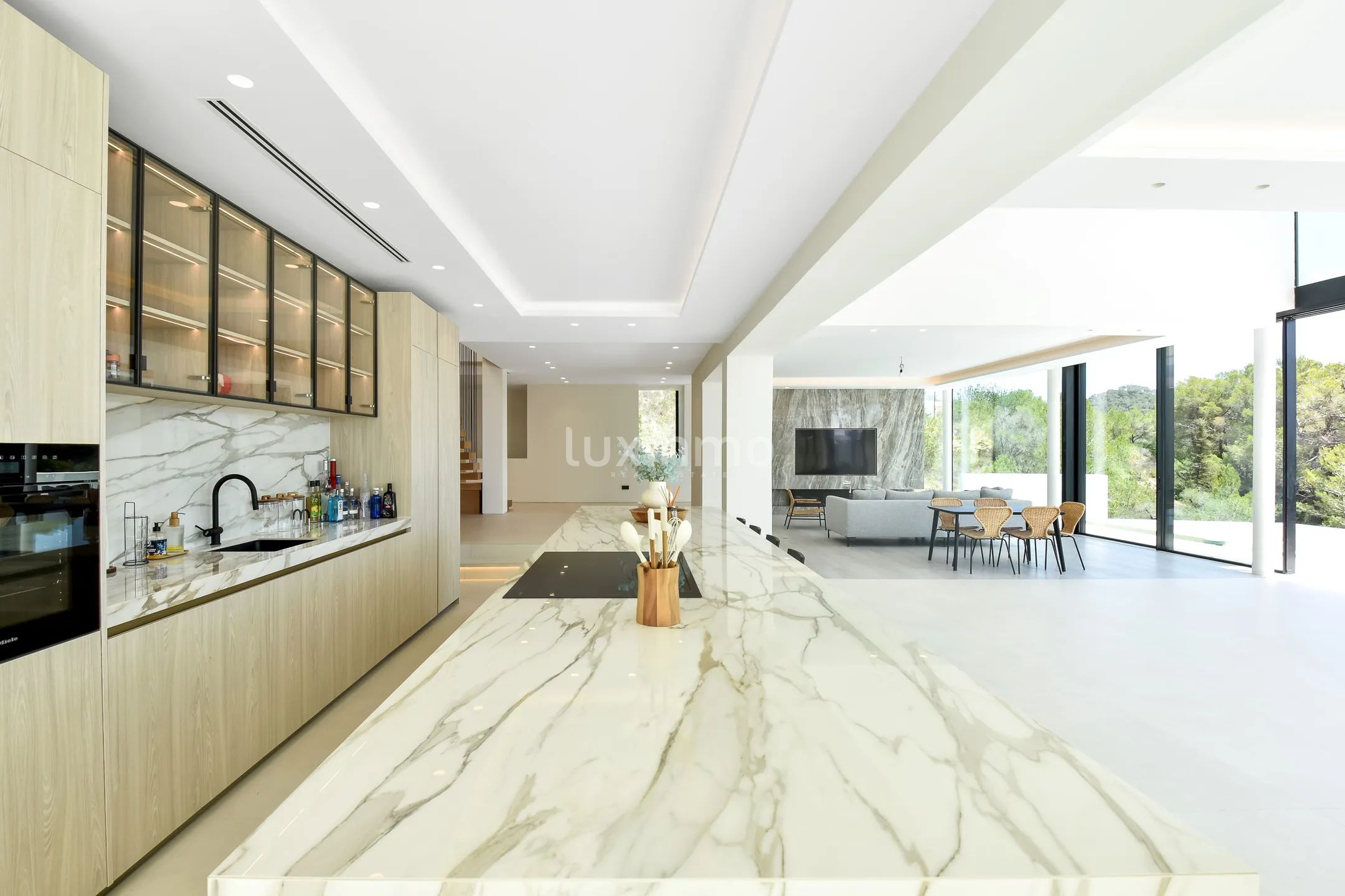 Moderne Luxusvilla mit atemberaubender Aussicht in Can Furnet — photo 23