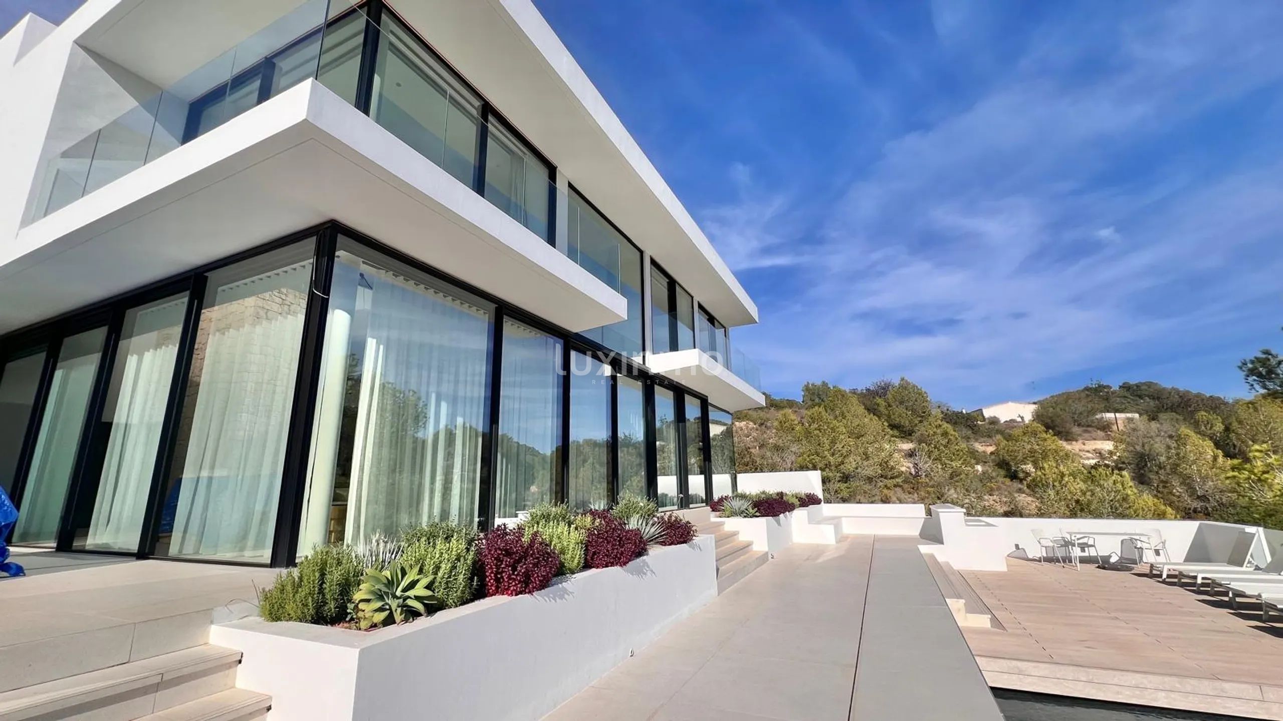 Moderne Luxusvilla mit atemberaubender Aussicht in Can Furnet — photo 53