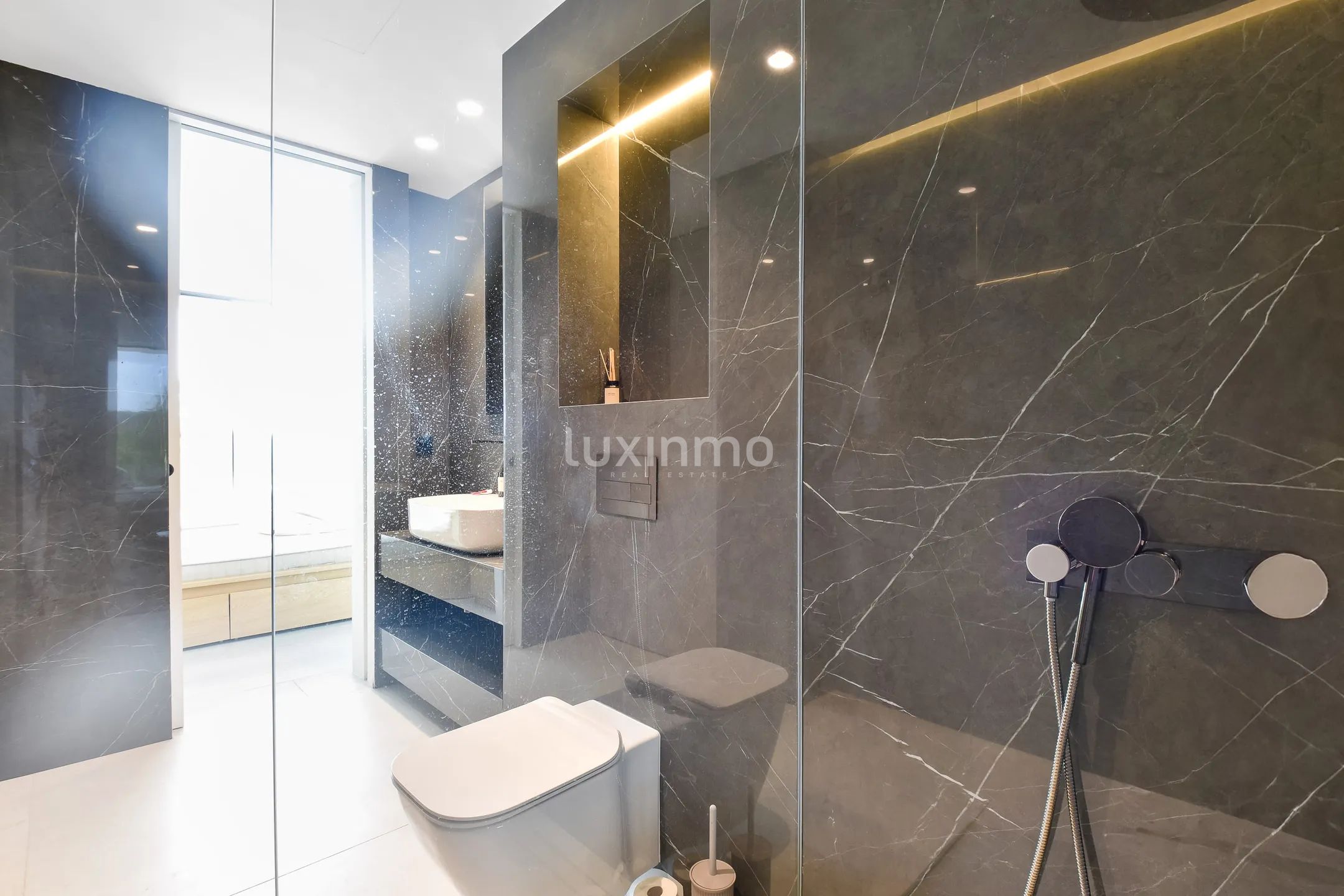 Moderne Luxusvilla mit atemberaubender Aussicht in Can Furnet — photo 39