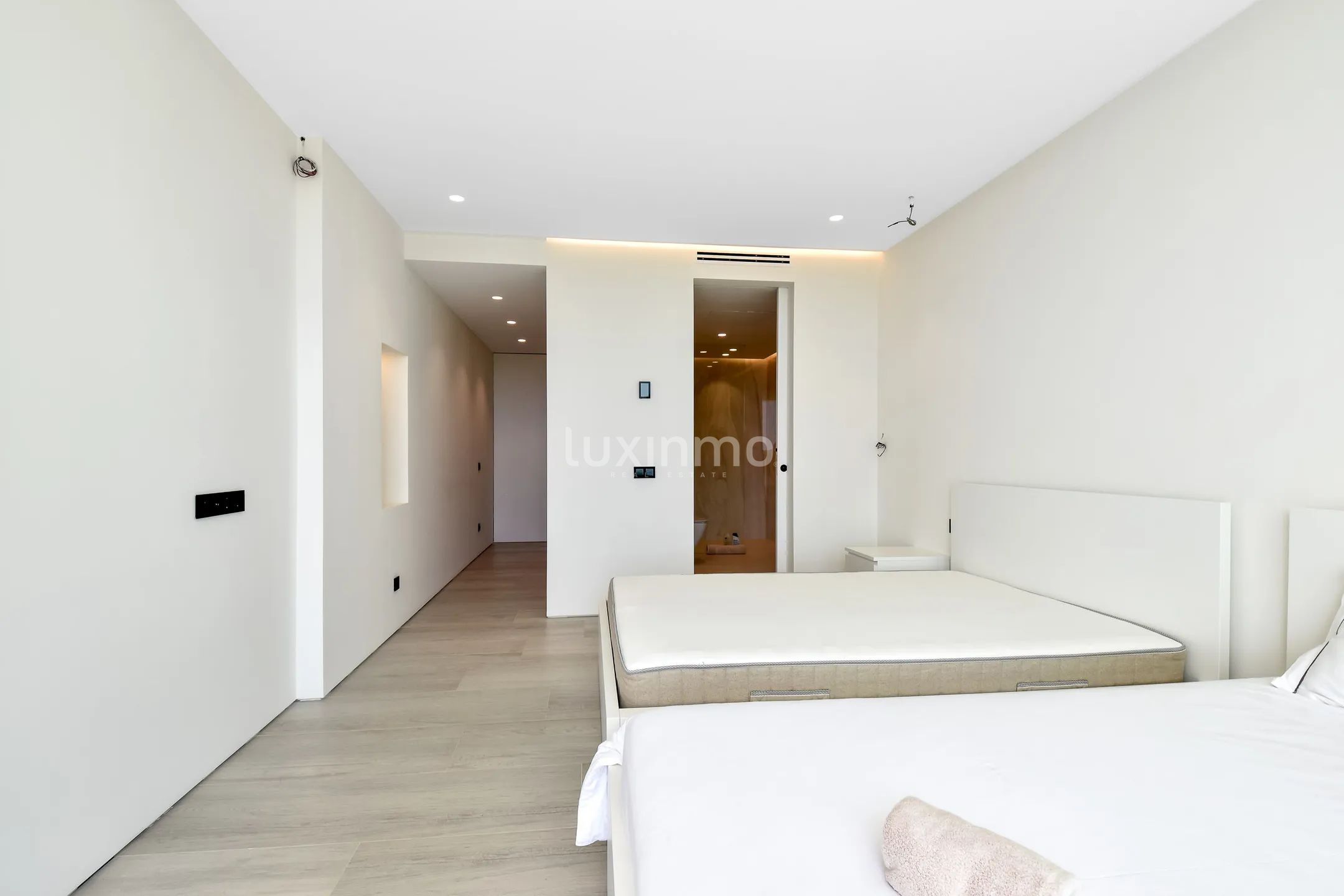 Moderne Luxusvilla mit atemberaubender Aussicht in Can Furnet — photo 37