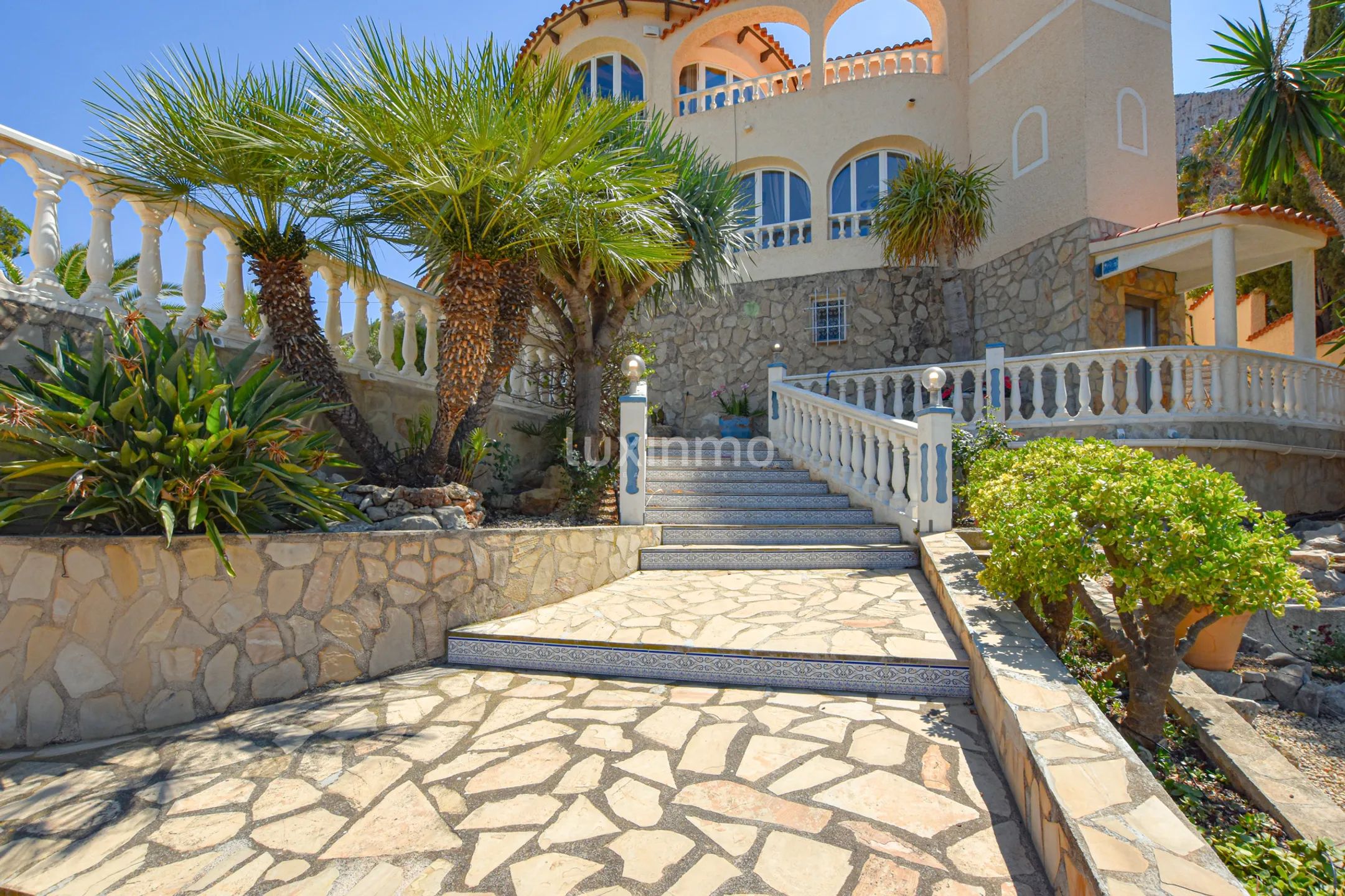 House with stunning sea views for sale in Calpe — photo 3