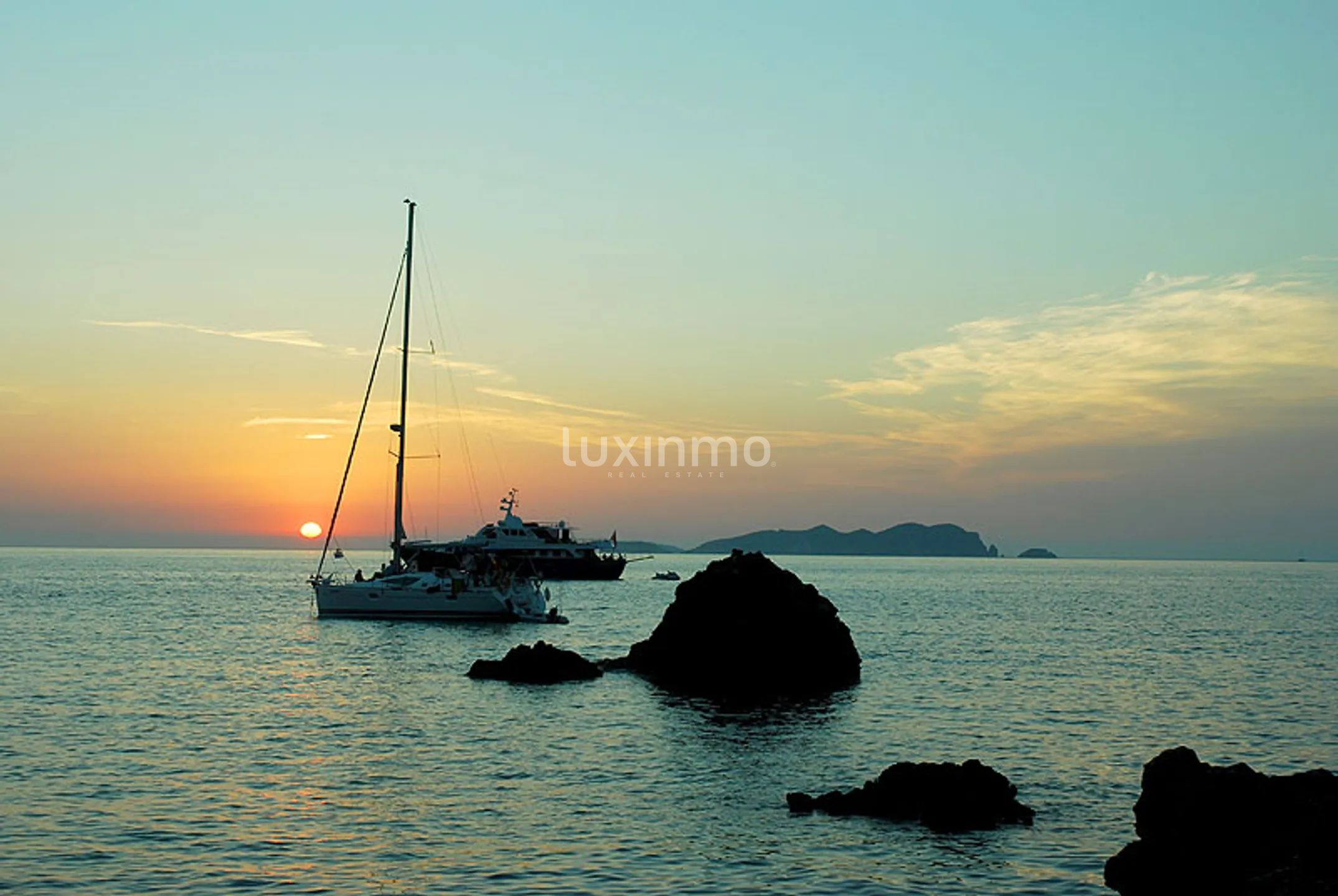 Frontline Villa in need of Renovation in West Coast of Ibiza — photo 21