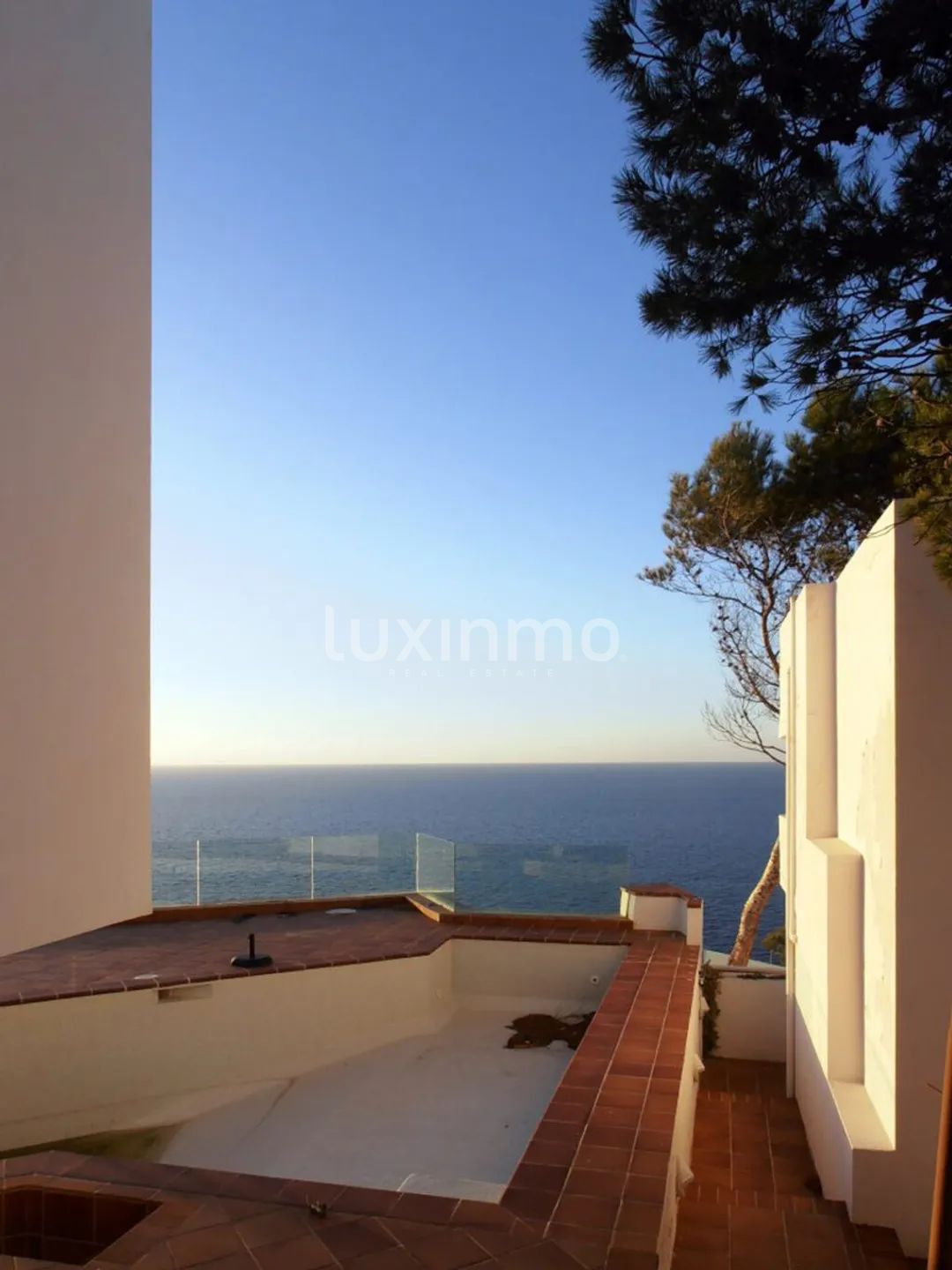 Frontline Villa in need of Renovation in West Coast of Ibiza — photo 11