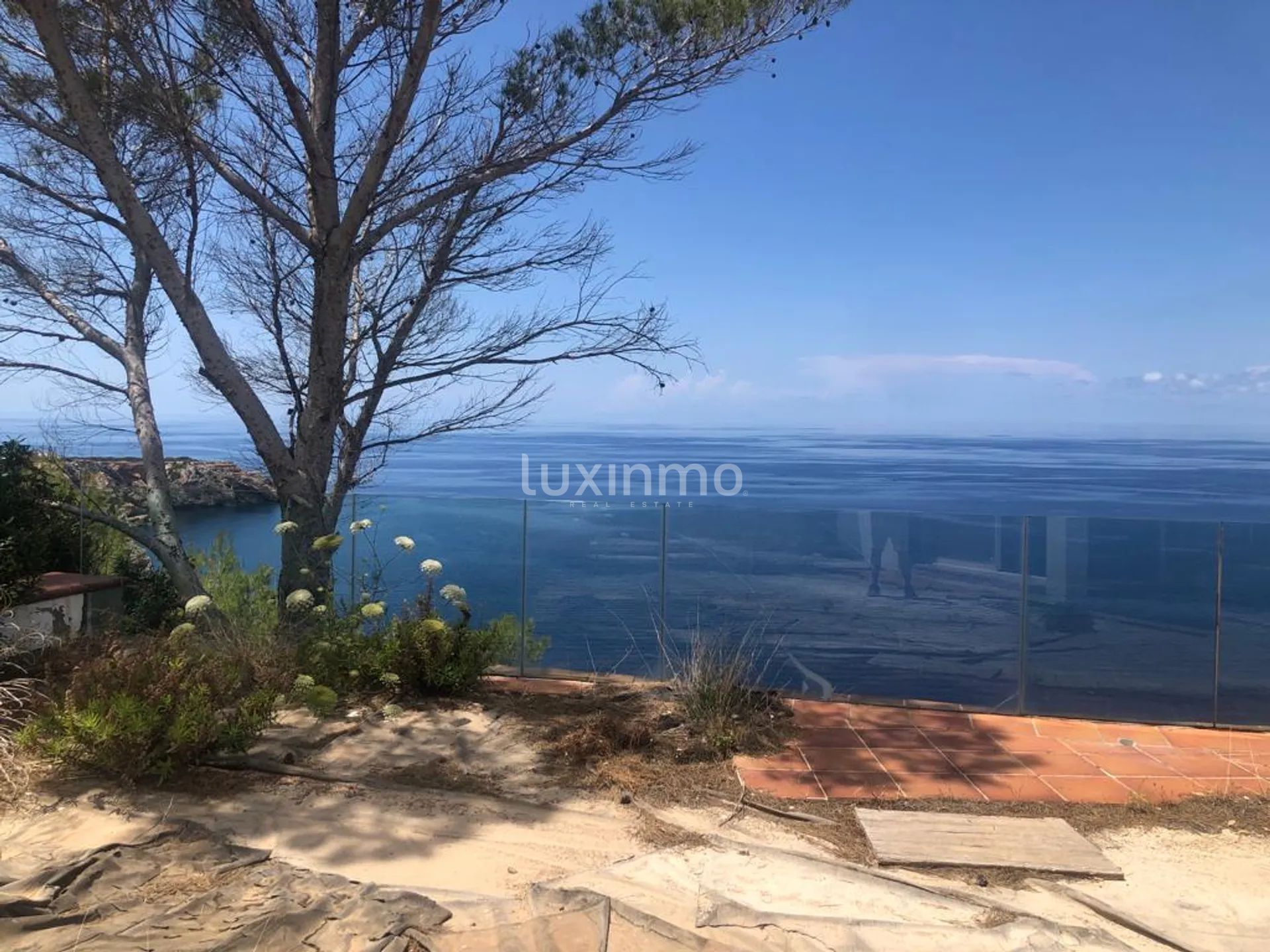 Frontline Villa in need of Renovation in West Coast of Ibiza — photo 9