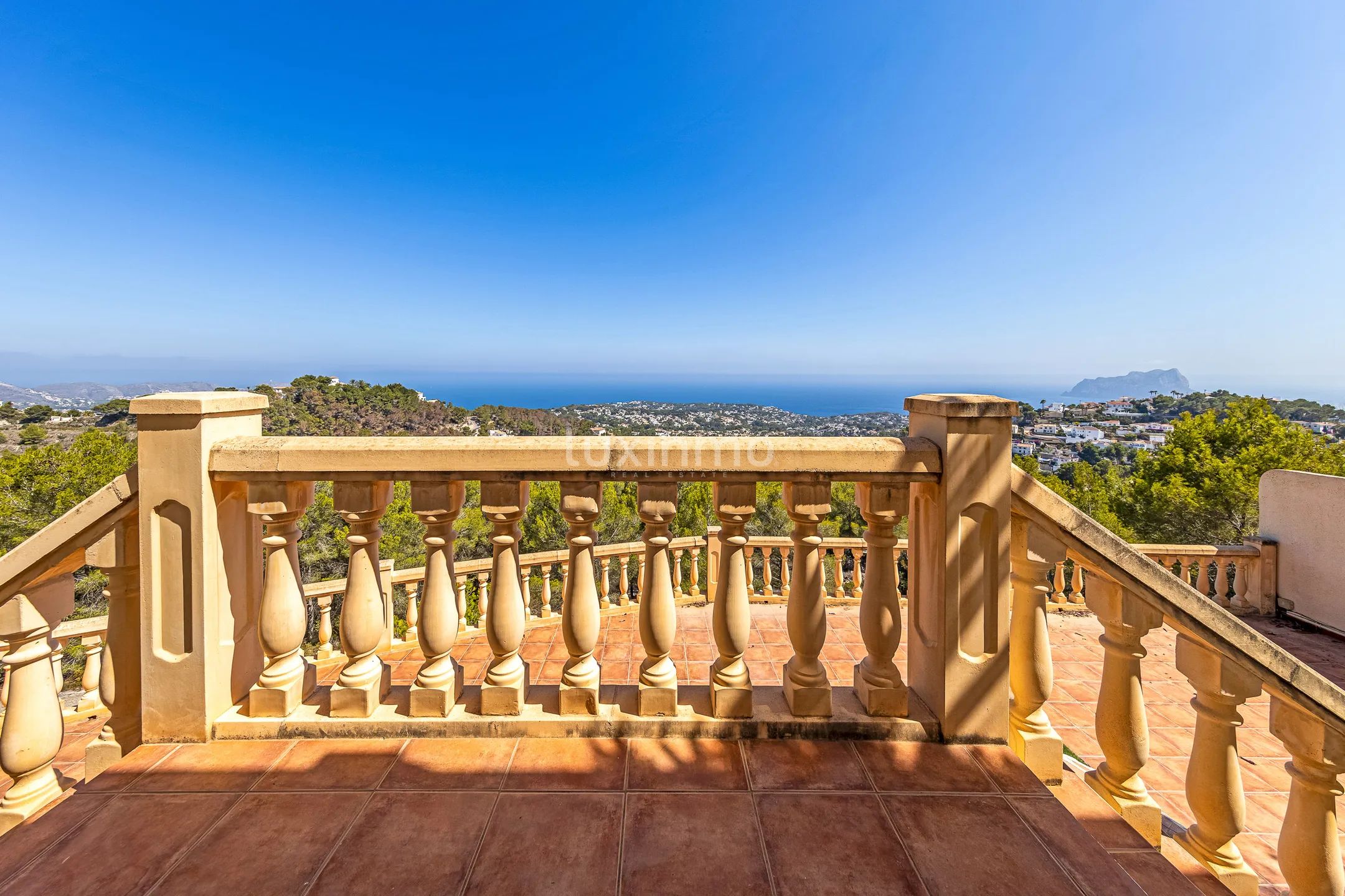 Large villa for sale in Moraira with spectacular sea views — photo 17