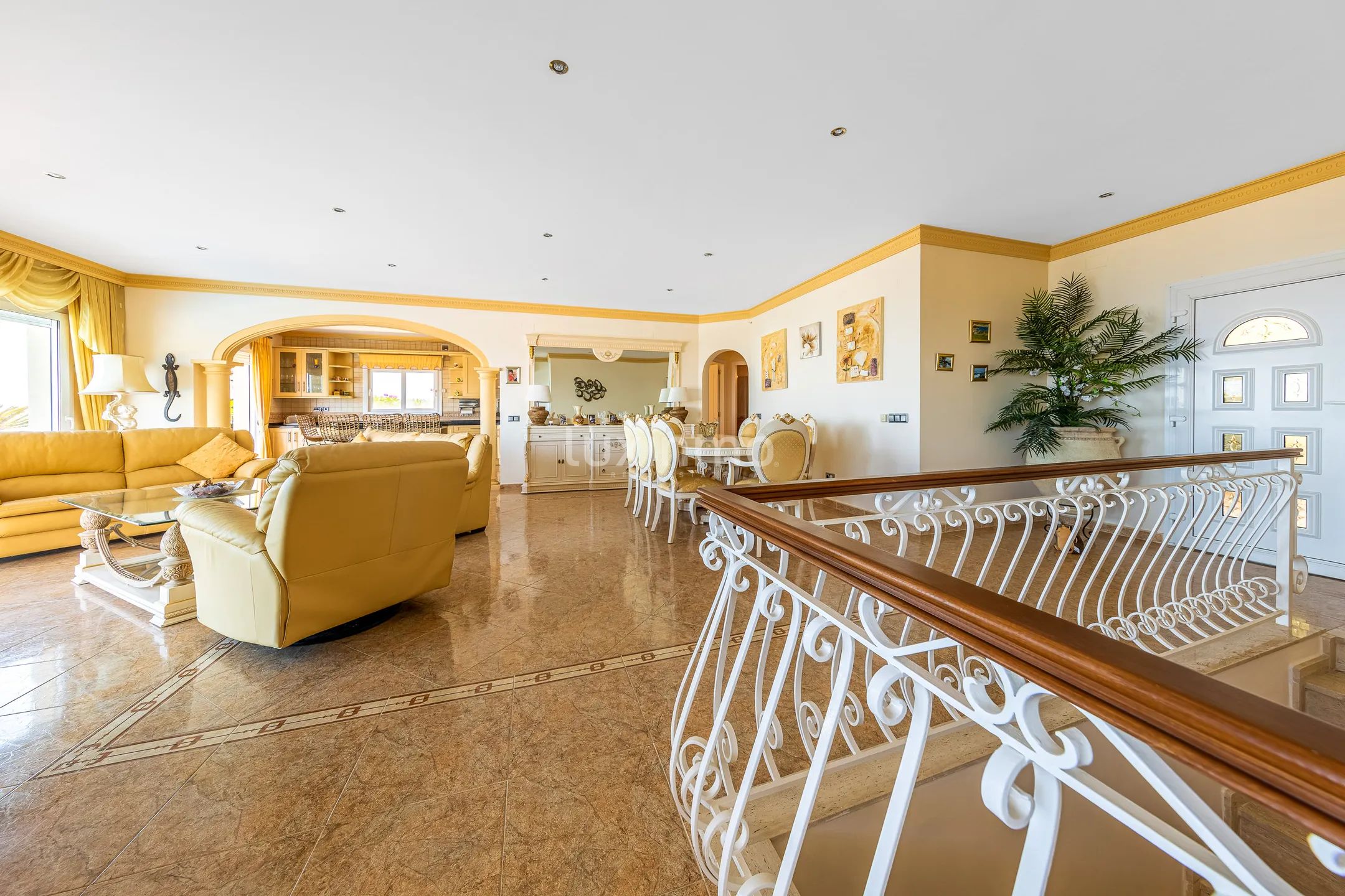 Large villa for sale in Moraira with spectacular sea views — photo 33