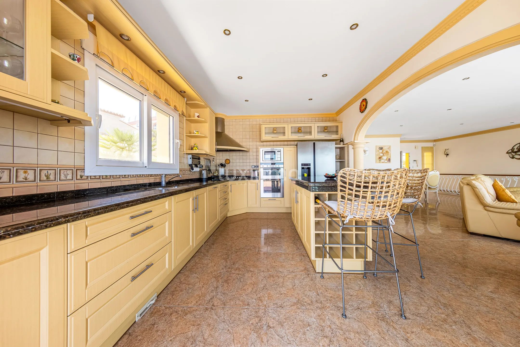 Large villa for sale in Moraira with spectacular sea views — photo 31